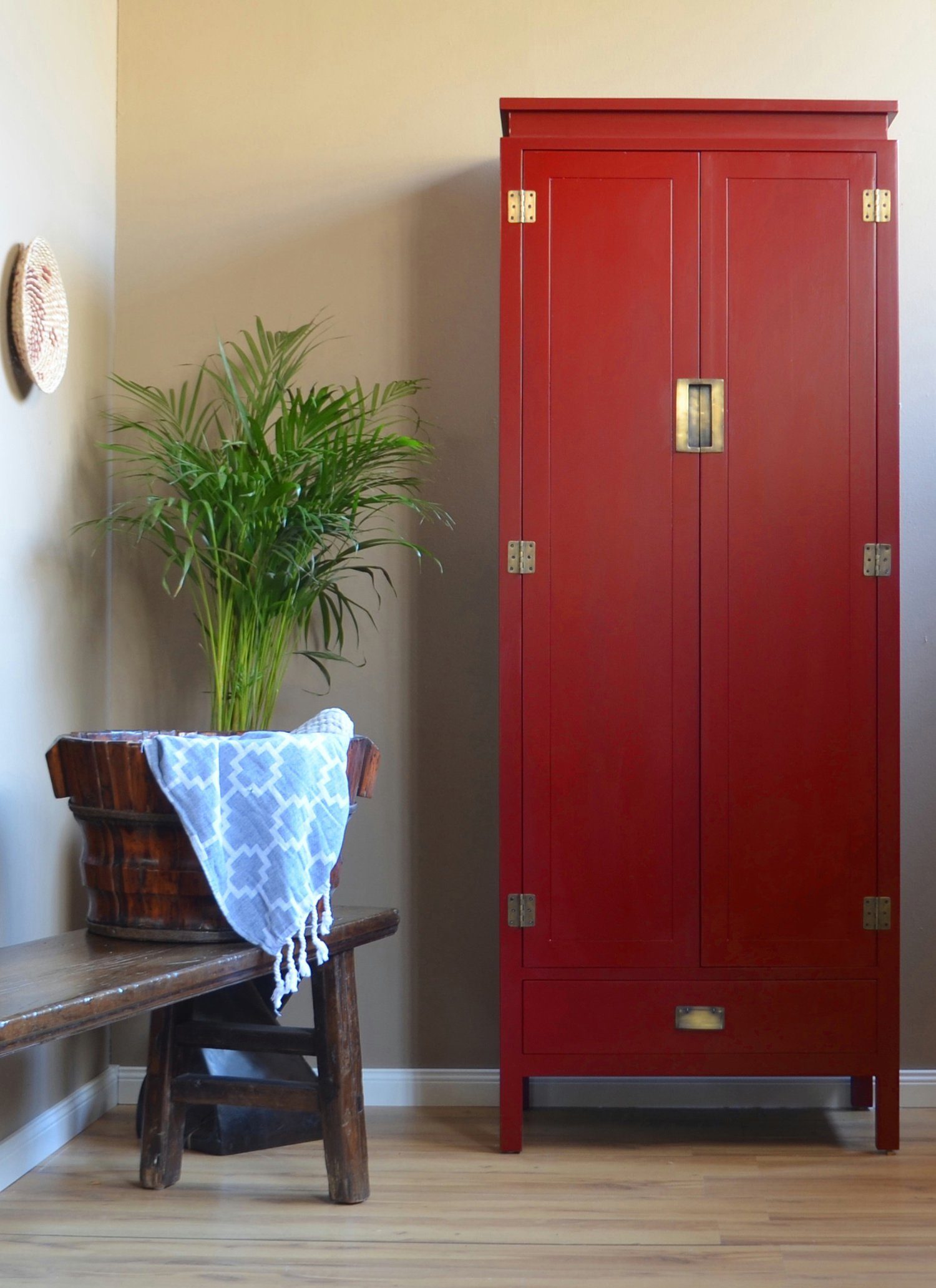 Kai Wiechmann Wäscheschrank Asiatischer Schrank rot, Kleiderschrank, Vorratsschrank (drei Regalböden, eine Schublade) 80x211x53 cm, zweitürig, Massivholz, Shabby Chic