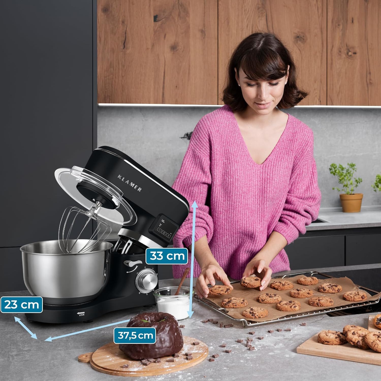 KLAMER Küchenmaschine 1400W, Knetmaschine mit 5,5 Liter Edelstahl Schüssel, 6 Geschwindigkeitsstufen mit Timer, Rührbesen, Knethaken, Schneebesen und Spritzschutz, schwarz, 1400 W, 5,5 l Schüssel, Spritzschutz, 3 Aufsätze, Saugfüße, digitales Display, Timer