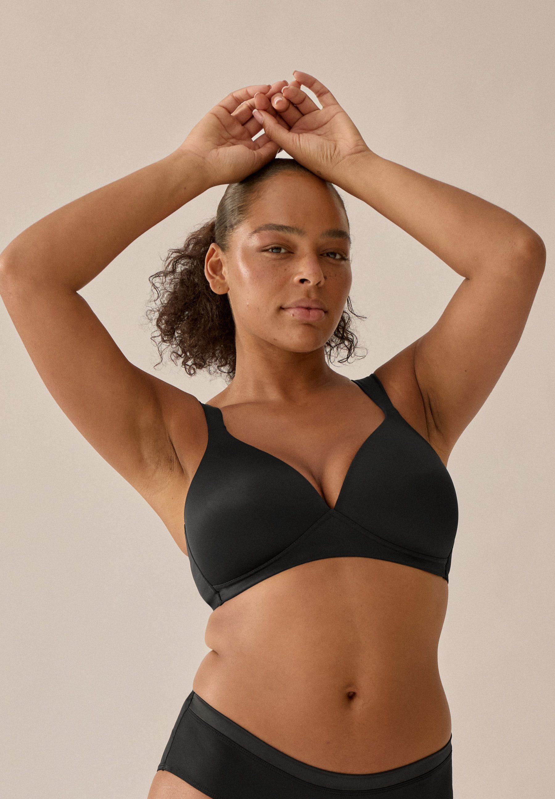 Naturana Schalen-BH The Wednesday (1-tlg) herausnehmbare Pads, breite Träger, Entlastungsträger, feminin, basic