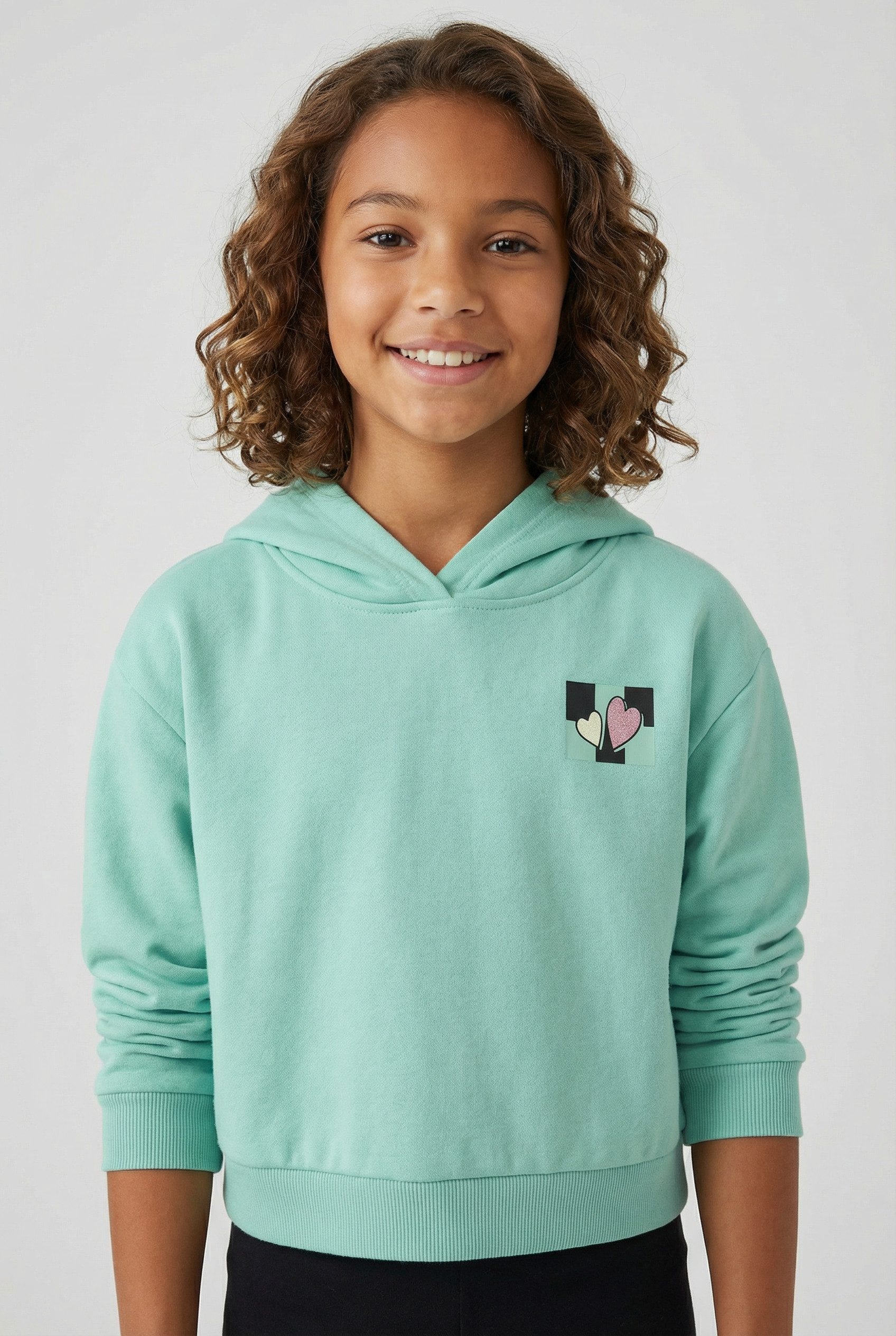 Name It Kapuzensweatshirt NKFTARA LS CROP RLX SWE WH BRU PS NOOS mit kleinem Brust- und großem Rückendruck