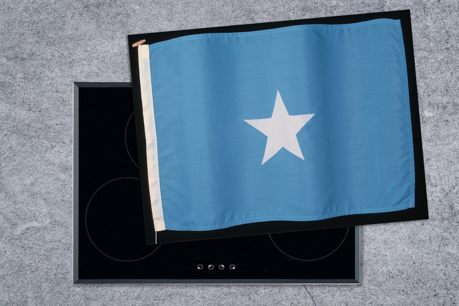 nutzbar, Arbeitsfläche cm, Hintergrund, (1 Mobile tlg), schwarzem auf Flagge Herdblende-/Abdeckplatte Somalia Vinyl, Die Ceranfeldabdeckung von MuchoWow 70x52