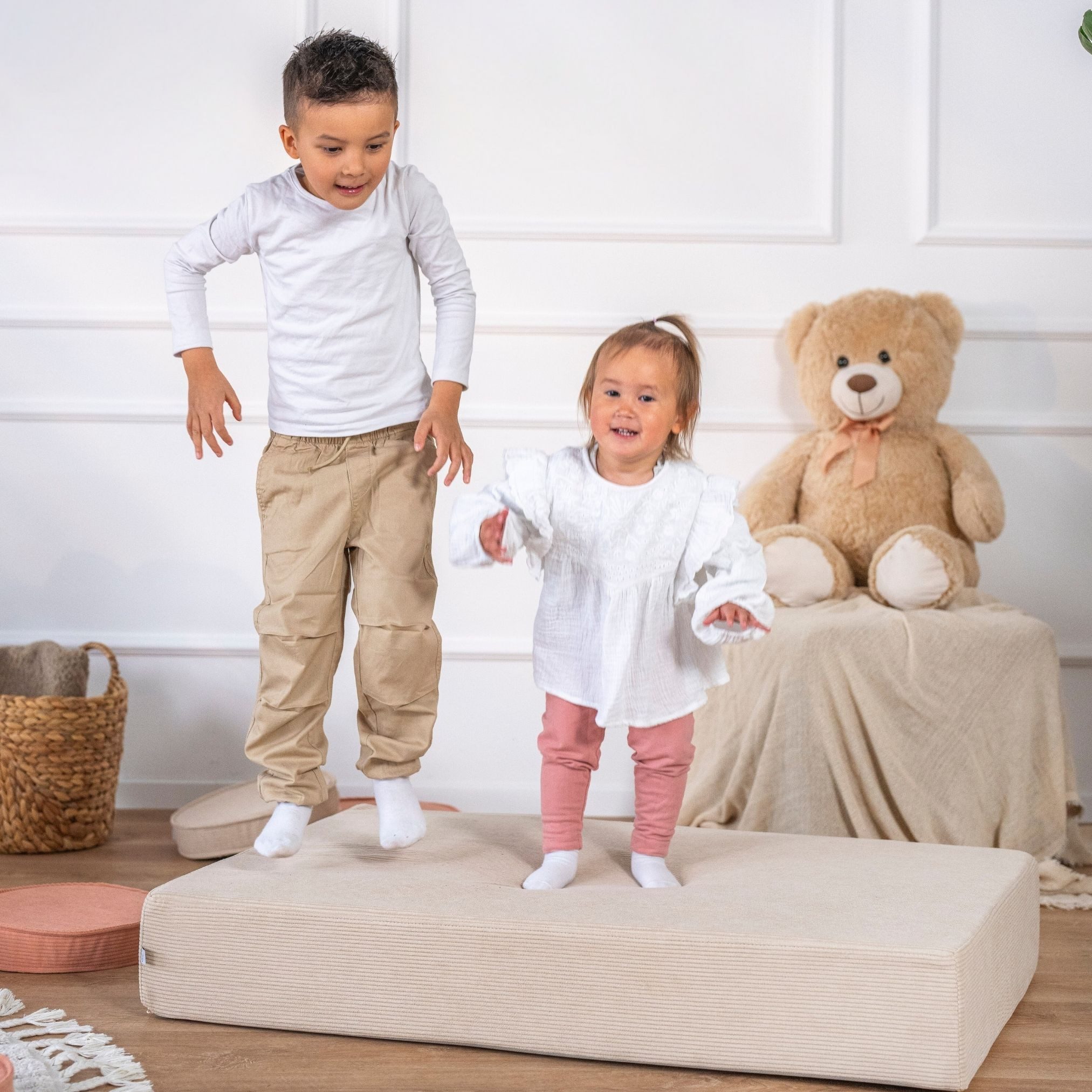malwim Hüpfspielzeug Cord Hüpfpolster für Kinder / 107x70x17cm / bis 40kg / made in Germany