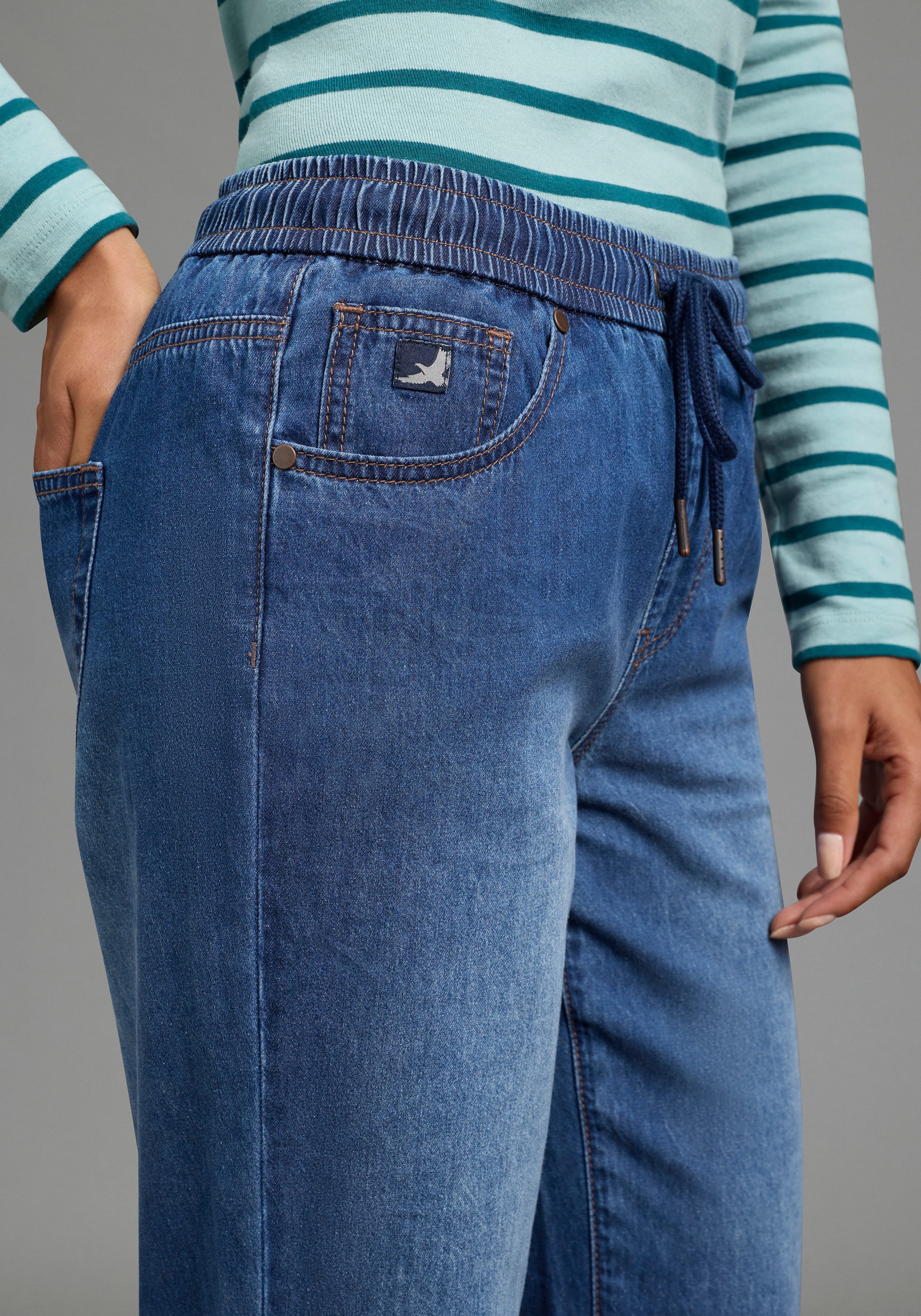 Arizona Relax-fit-Jeans mit Schnürung mit geradem Bein, unifarben. € 49,99, (€ 49,99 pro 1 Stk).
