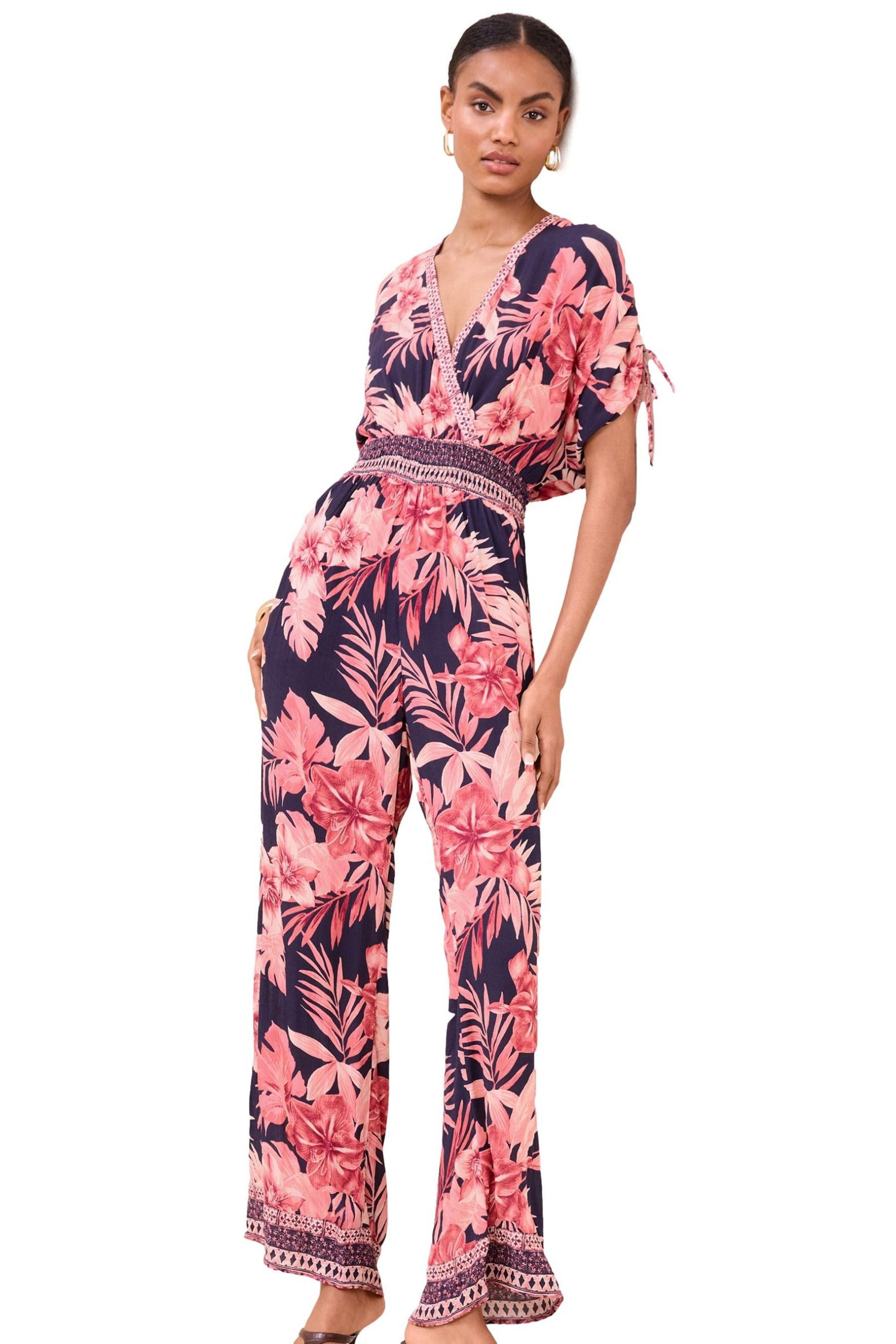 LIPSY Jumpsuit Lipsy Jumpsuit mit Kimonoärmeln, Kurzgröße (1-tlg)