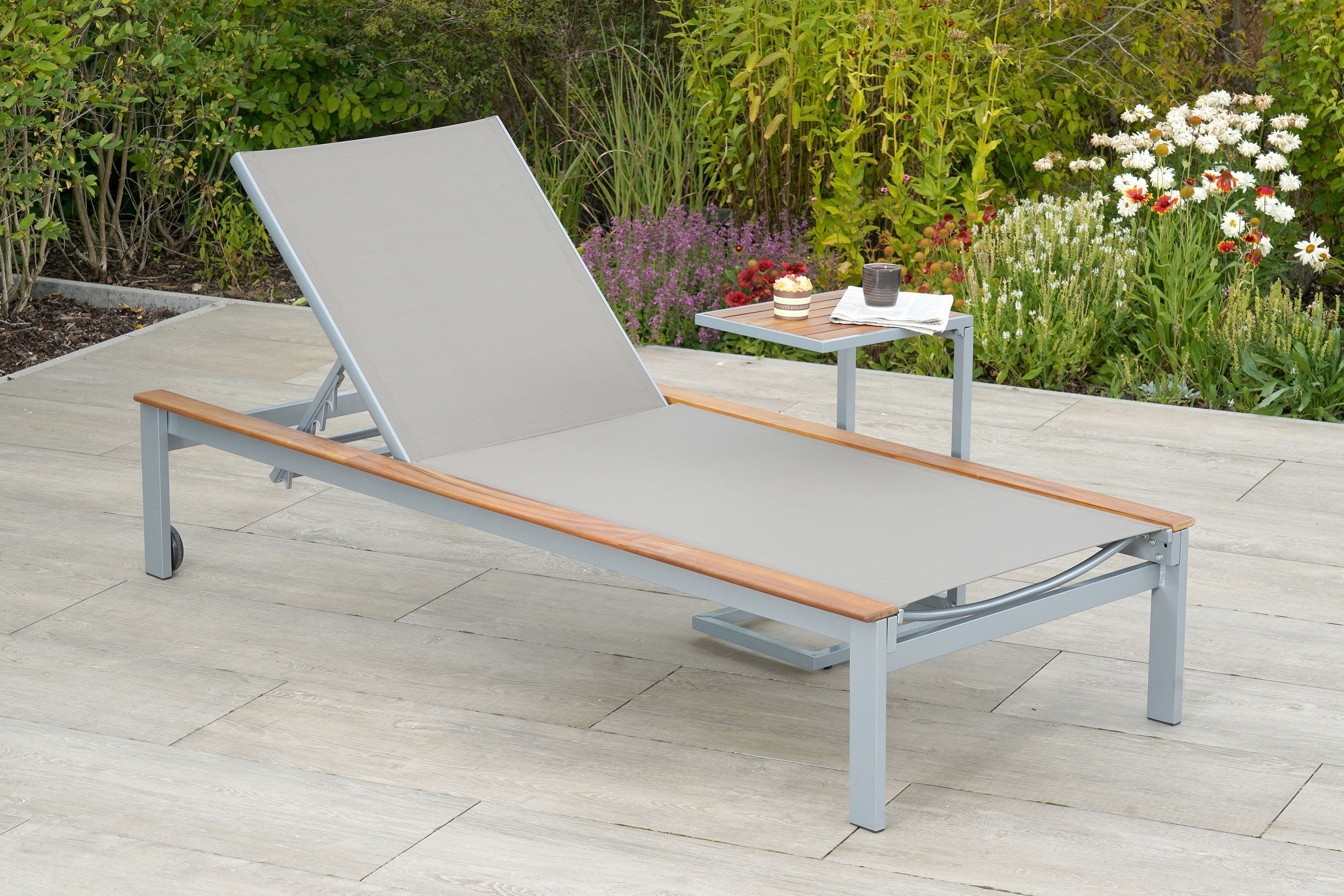 MERXX Gartenliege Naxos, Set, 2 St., Applikationen aus Akazienholz, inkl. Beistelltisch