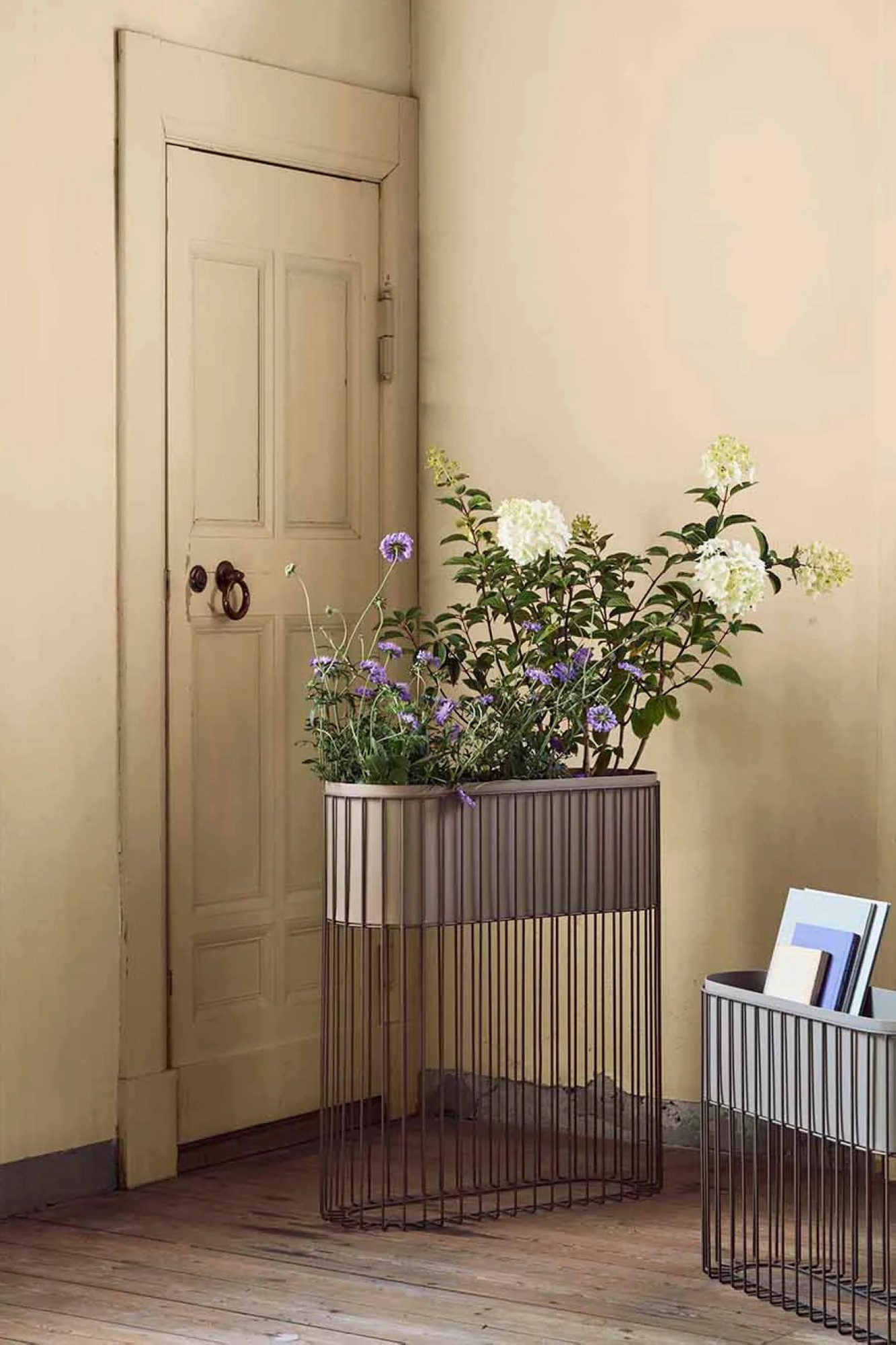 Broste Copenhagen Blumenständer Broste Copenhagen Fenja Ständer mit Übertopf Blau