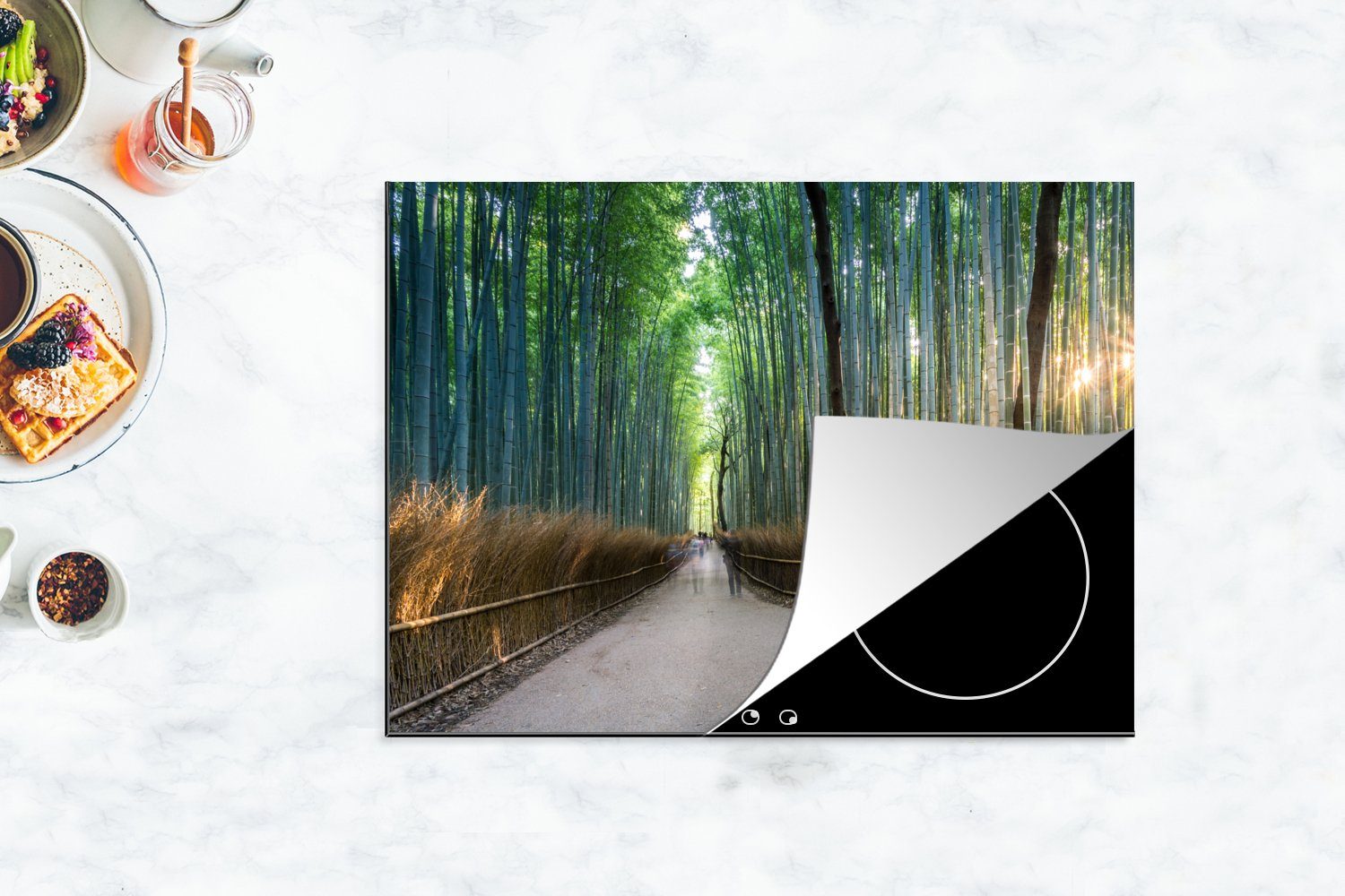 Arashiyama-Bambuswald Ceranfeldabdeckung cm, Herdblende-/Abdeckplatte Mobile Sonnenaufgang Arbeitsfläche (1 tlg), Kyoto, in Vinyl, im 70x52 MuchoWow nutzbar,