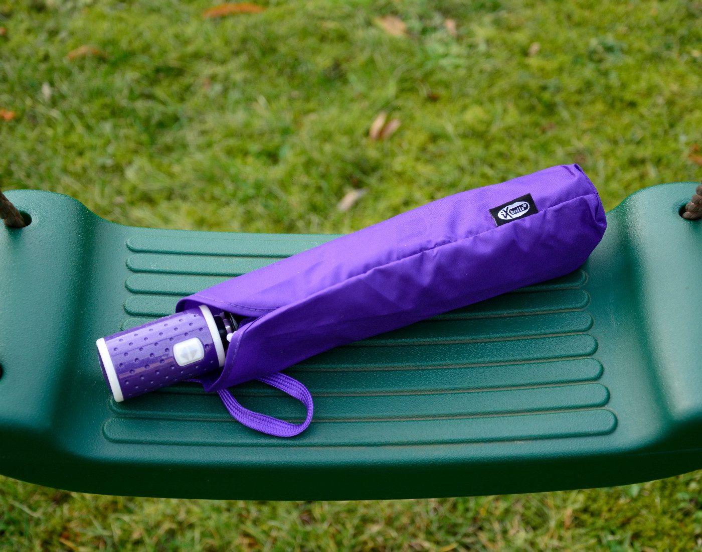 iX-brella Taschenregenschirm für Kinder Safety Reflex mit Auf-Zu-Automatik, kräftige Farben mit reflektierenden Streifen