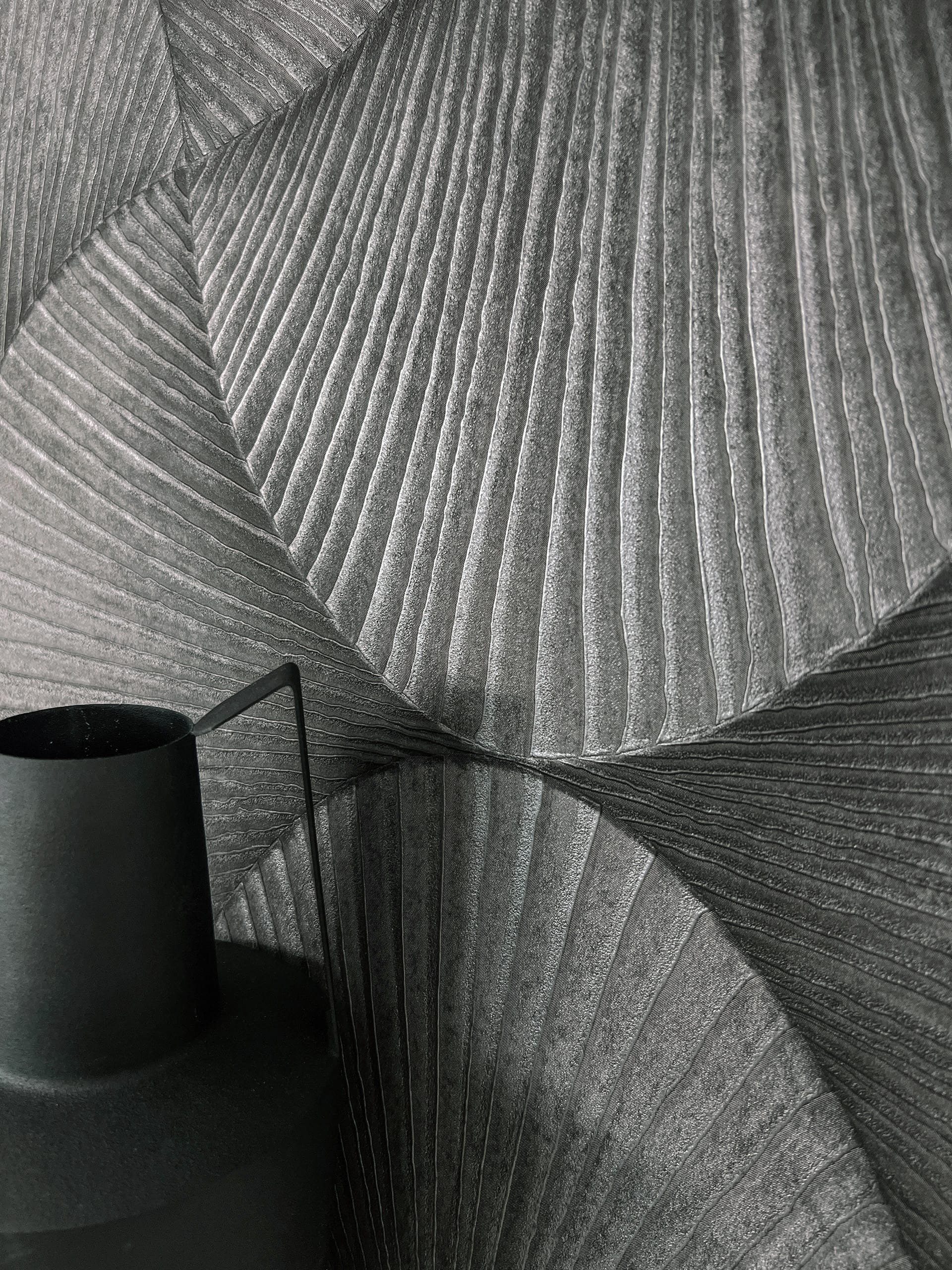 Newroom Vliestapete, Anthrazit Tapete Glamour Muster - Mustertapete Retromuster Dunkelgrau Metallic Modern 3D Optik Struktur Glanz für Wohnzimmer Schlafzimmer Küche