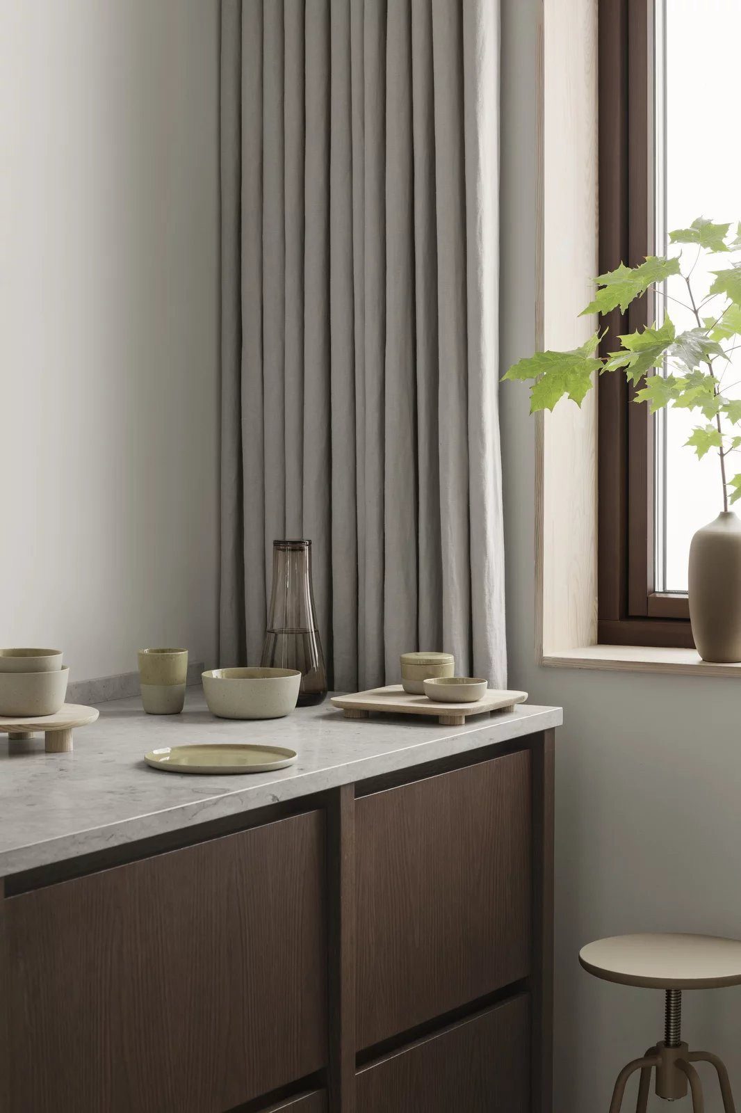 blomus Wasserkaraffe -BELO- Designer-Wasserkaraffe aus mundgeblasenem Glas, Hochwertig, 1200 ml, mundgeblasen, Spülmaschinengeeignet