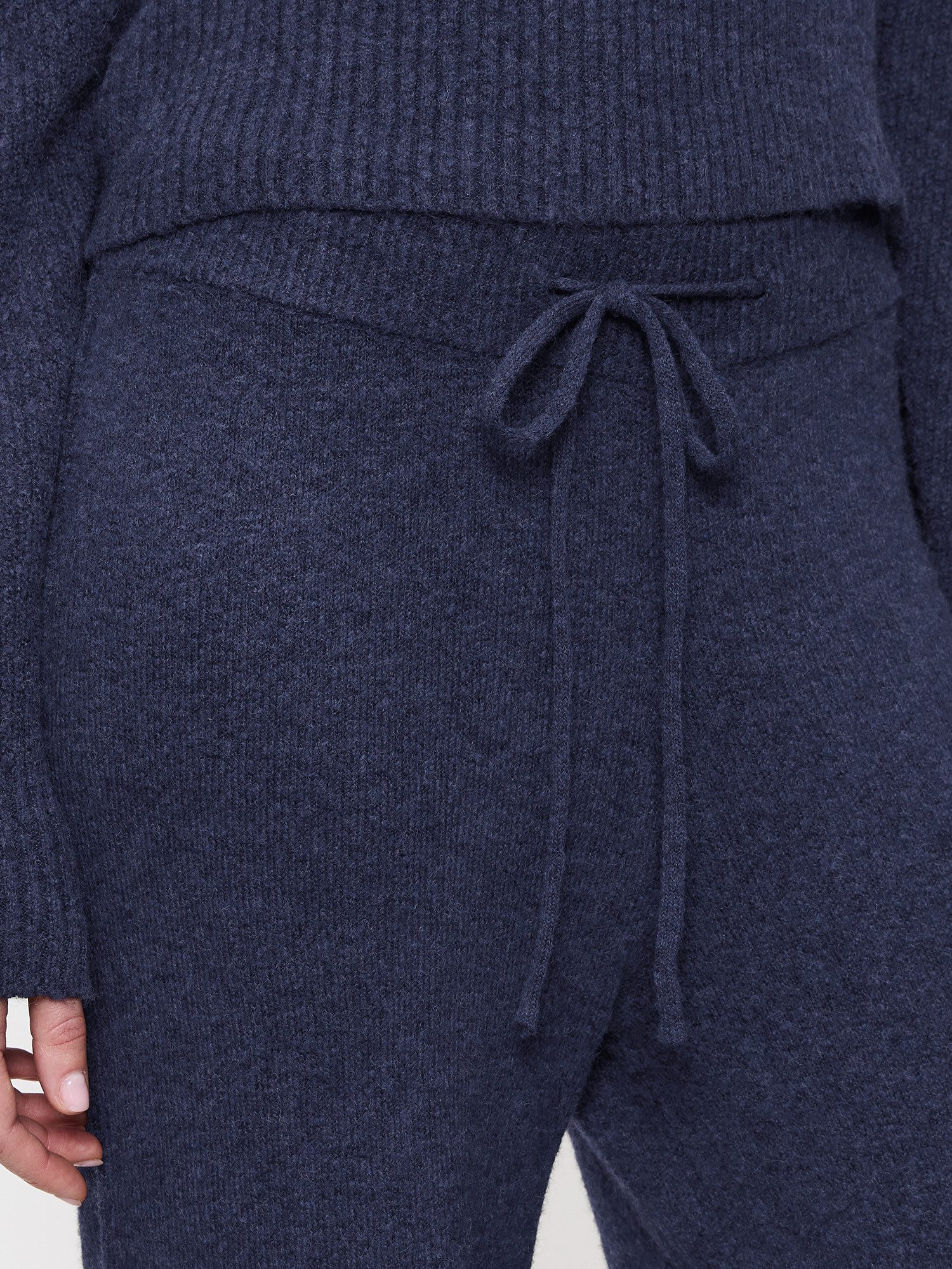 Triumph Pyjamashorts Amourette Cozy Trousers mit weitem Bein und verstellbarem Bund - gerippte Säume