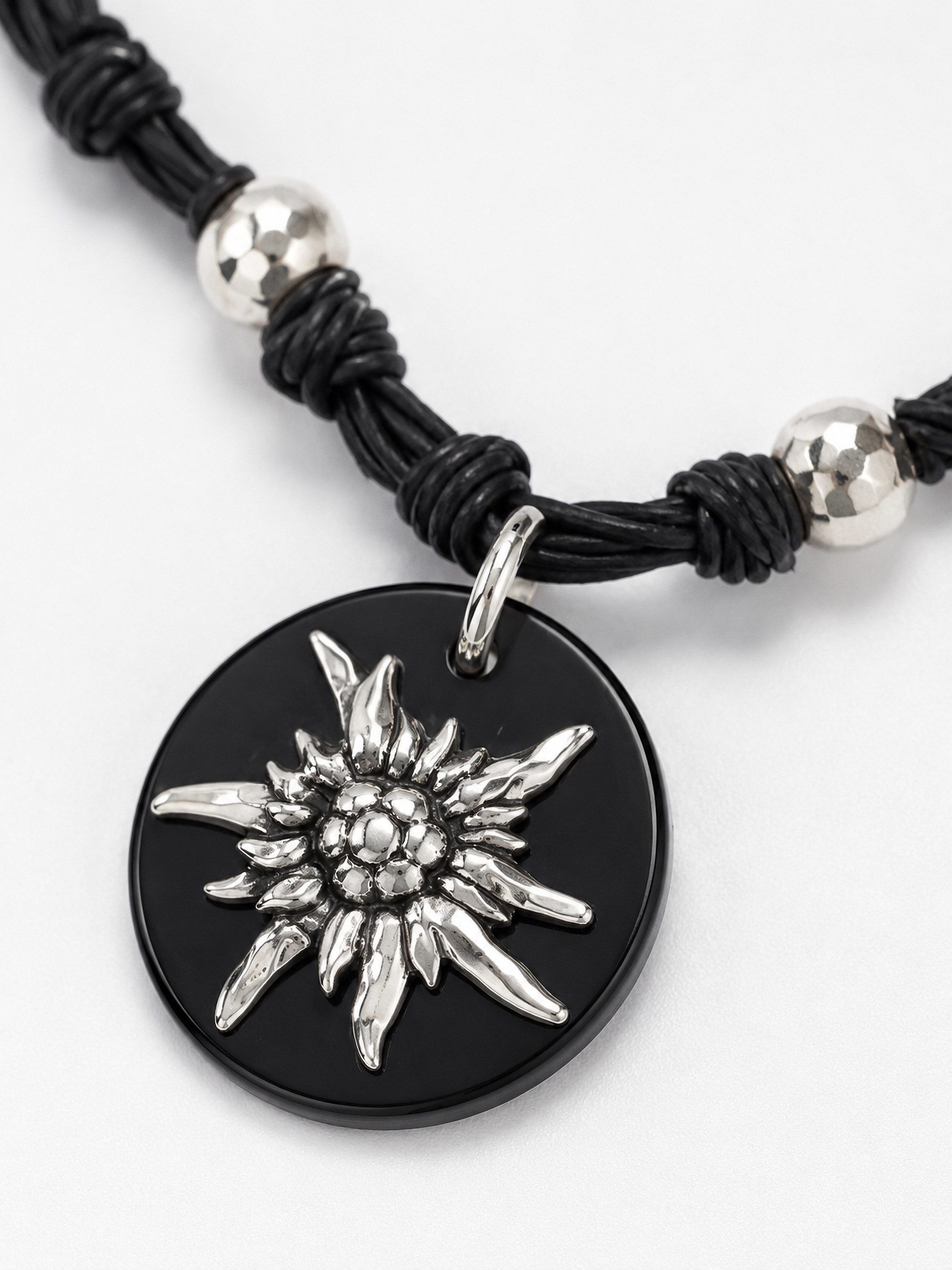 Allgäu Rebell Kette mit Anhänger Maria, rustikaler Charme – Bild 3 von 3