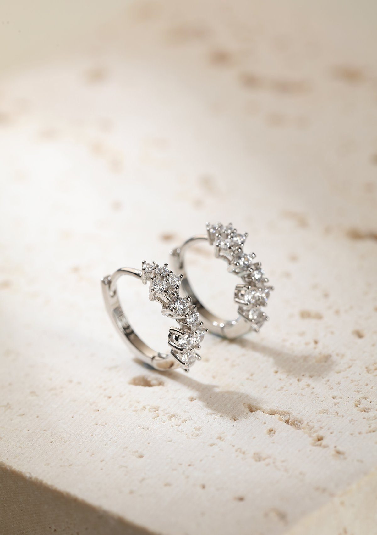 Hey Happiness Paar Creolen Zirkonia Ohrringe, 18K Vergoldetes Silber, Kleine Silber 925er Ohrringe Damen Kristalle, Brautschmuck – Bild 4 von 5