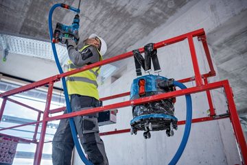 Bosch Professional Nass-Trocken-Akkusauger GAS 18V-12 MC, mit Beutel, inkl. Zubehör, Karton