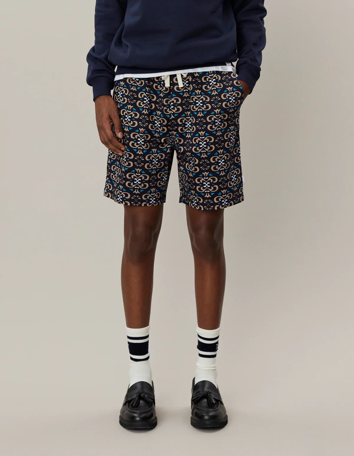Les Deux Shorts – Sommerliche Shorts mit Ornamentmuster