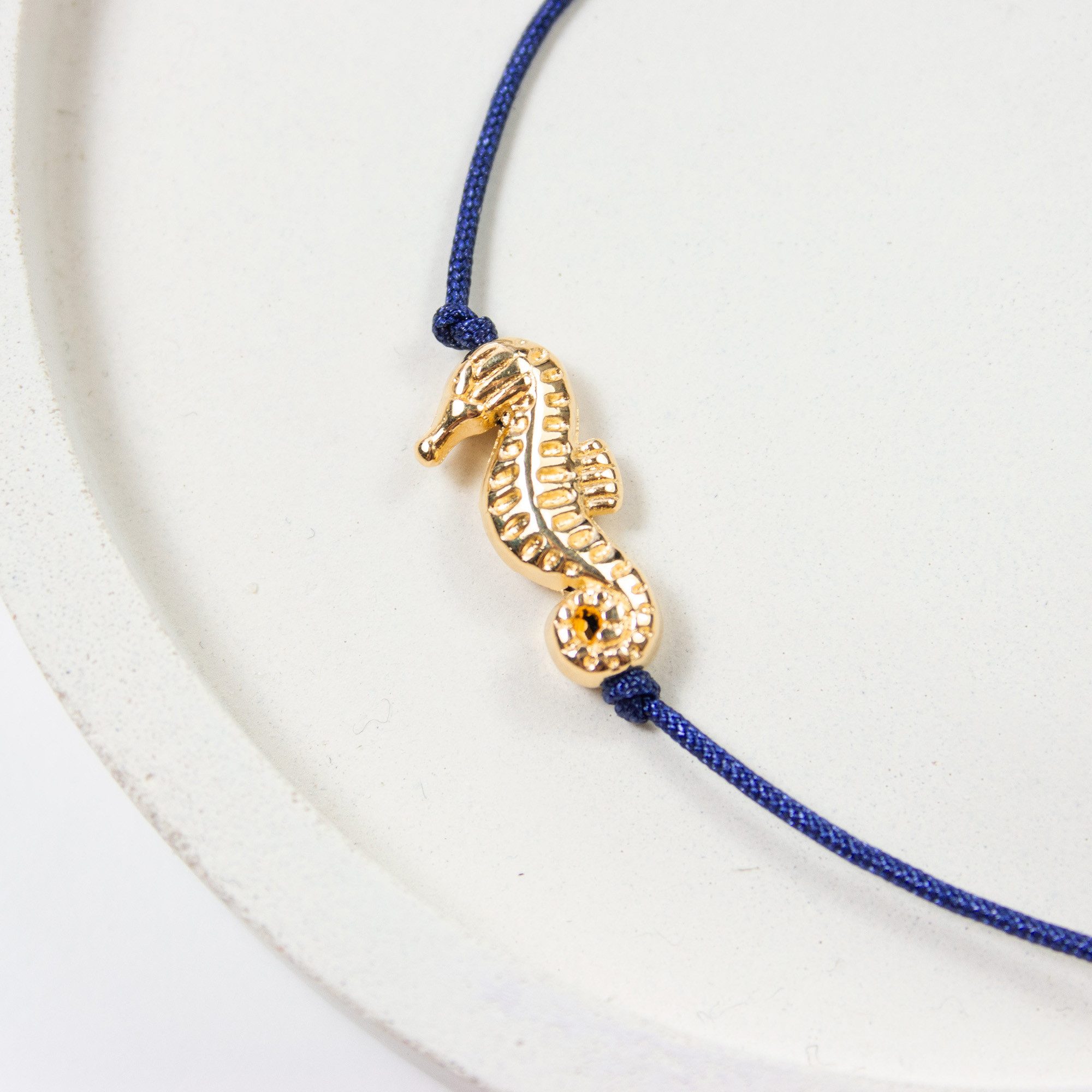 Bow & Hummingbird Armband Set Armband auf Karte - Seepferdchen - Untertauchen, 24 Karat vergoldeter Anhänger