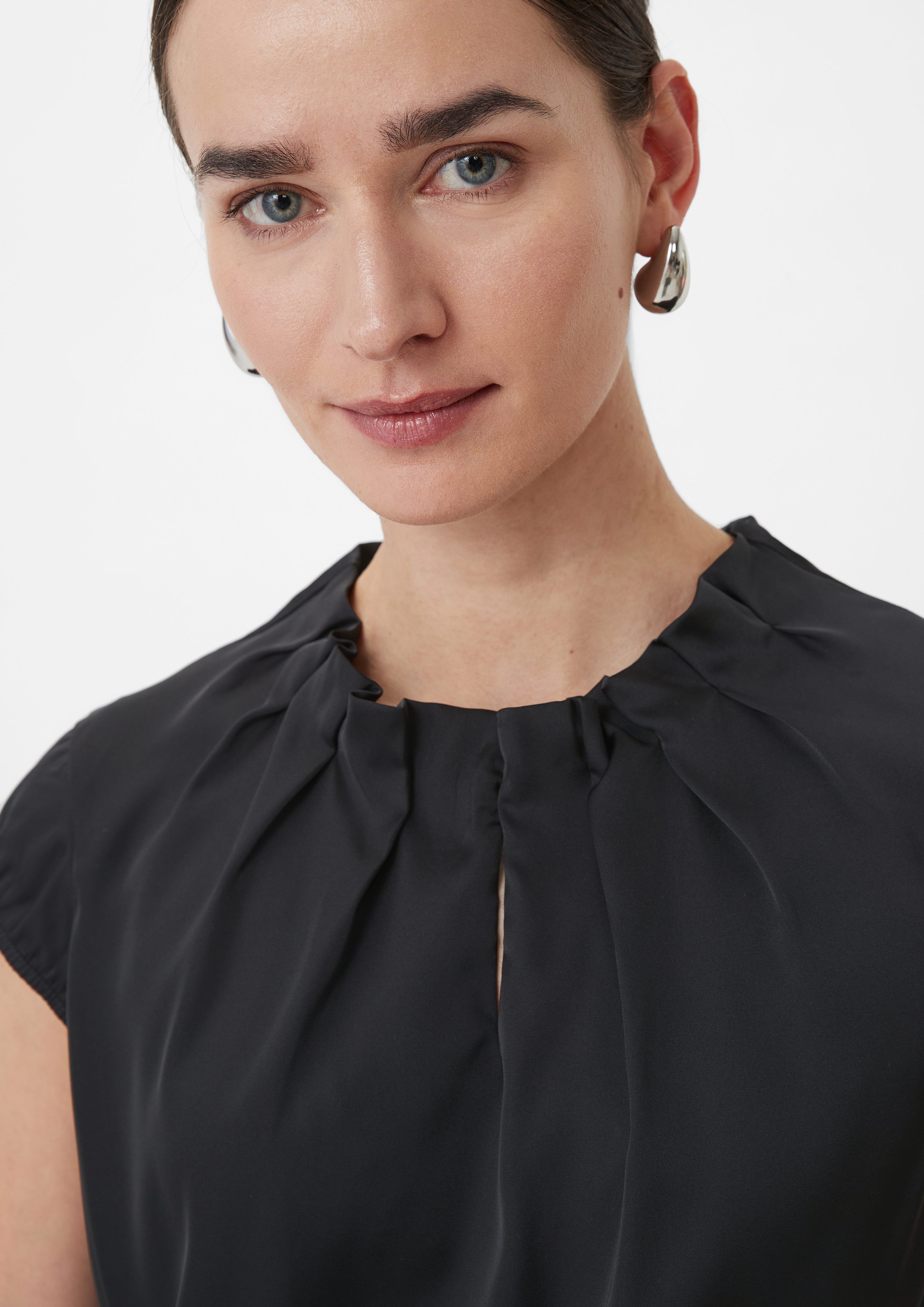 Comma Satinbluse mit Raffung am Hals günstig online kaufen