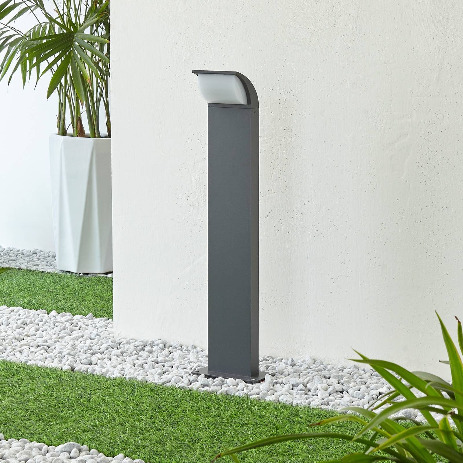 Lucande Außen-Stehlampe Tinna, LED - 6,3 W gesamt, warmweiß