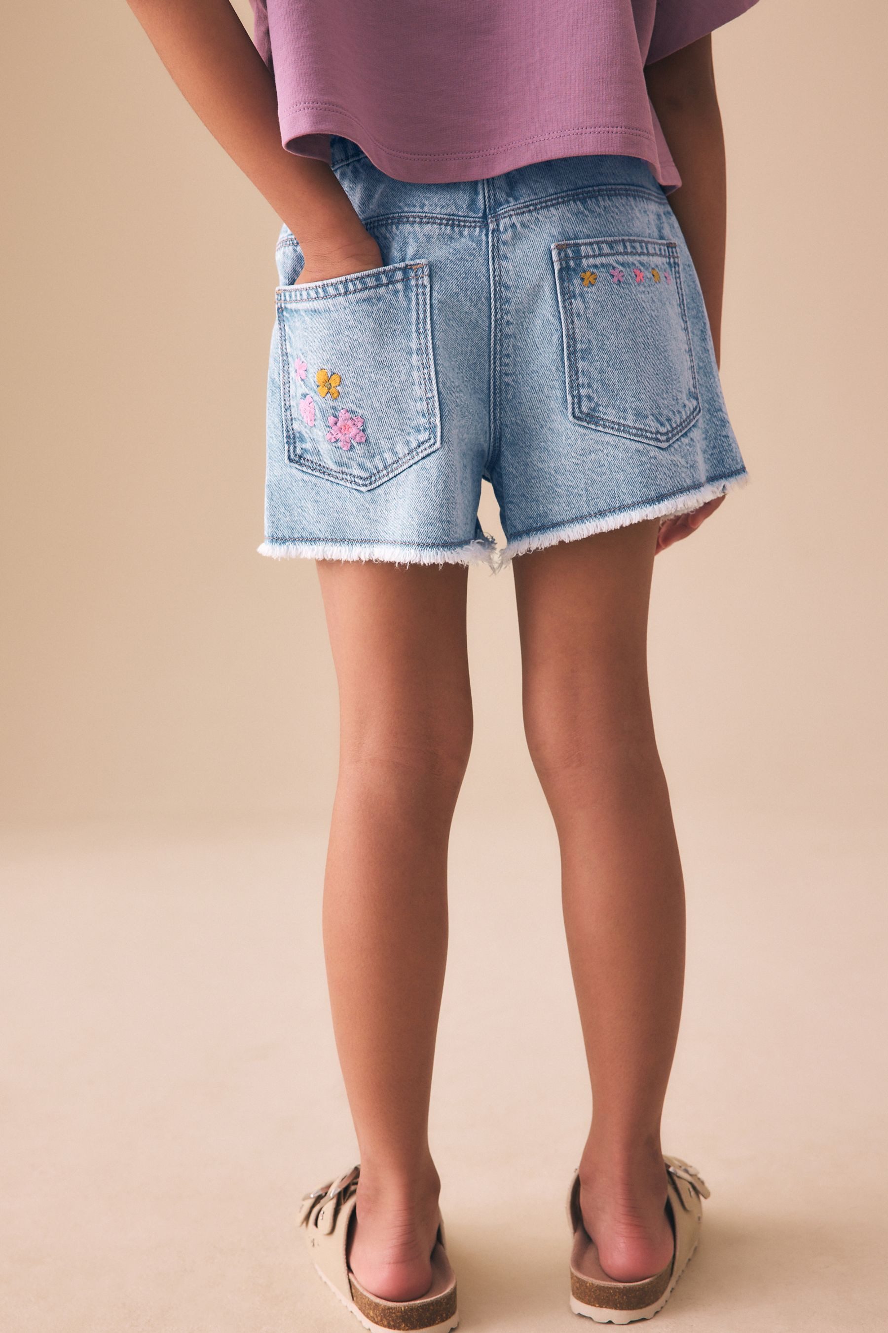 Next Jeansshorts Denim-Shorts mit ausgefranstem Saum, Regular (1-tlg)