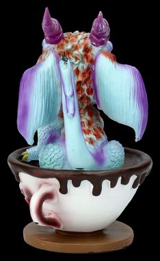 Figuren Shop GmbH Fantasy-Figur Drachenfigur in Tasse - Latte mit Eugene - Fantasy Dekofigur Drache