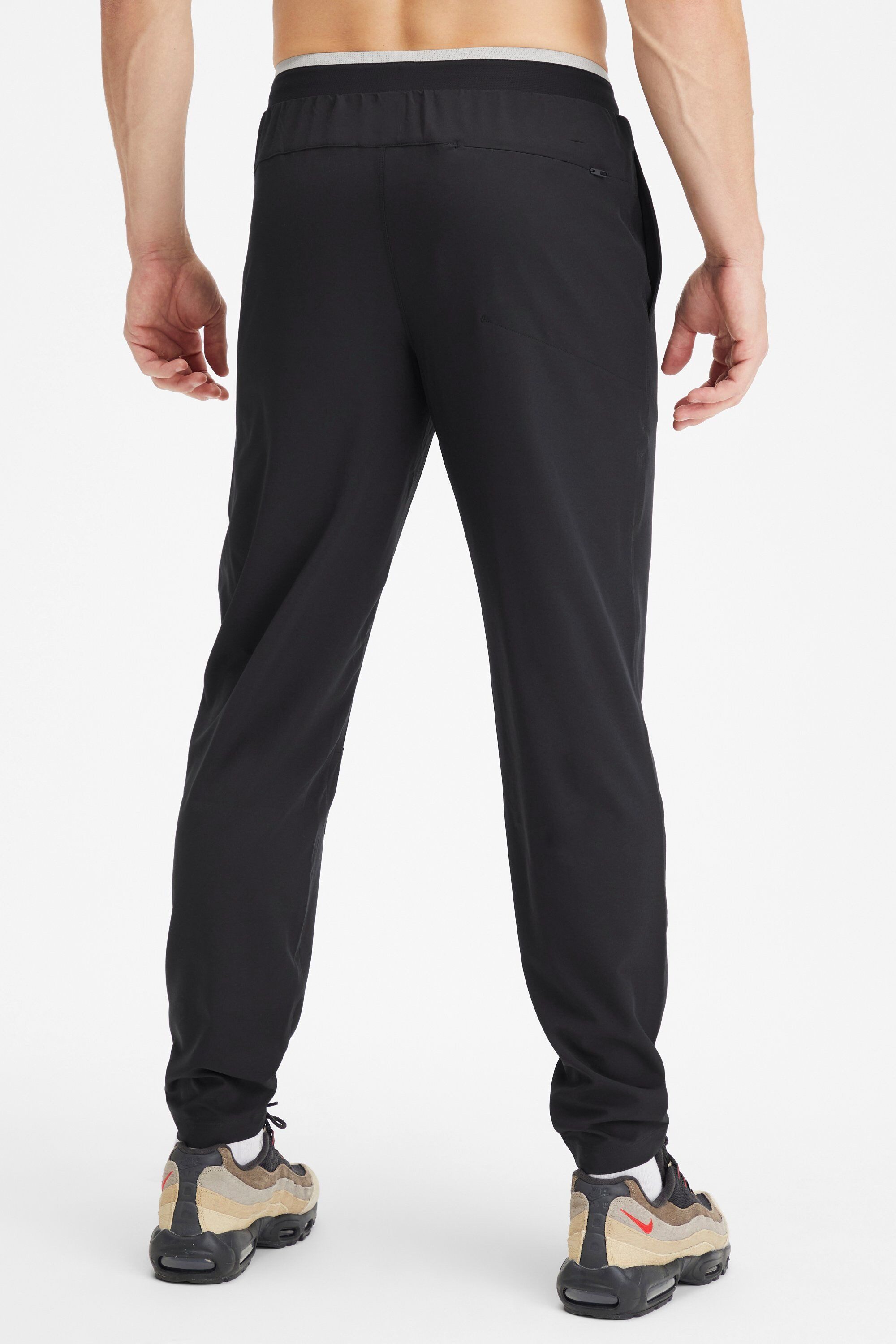 Fabletics Trainingshose The Fundamental Pant (1-tlg) aus Performance-Stoff und mit Reißverschlusstaschen