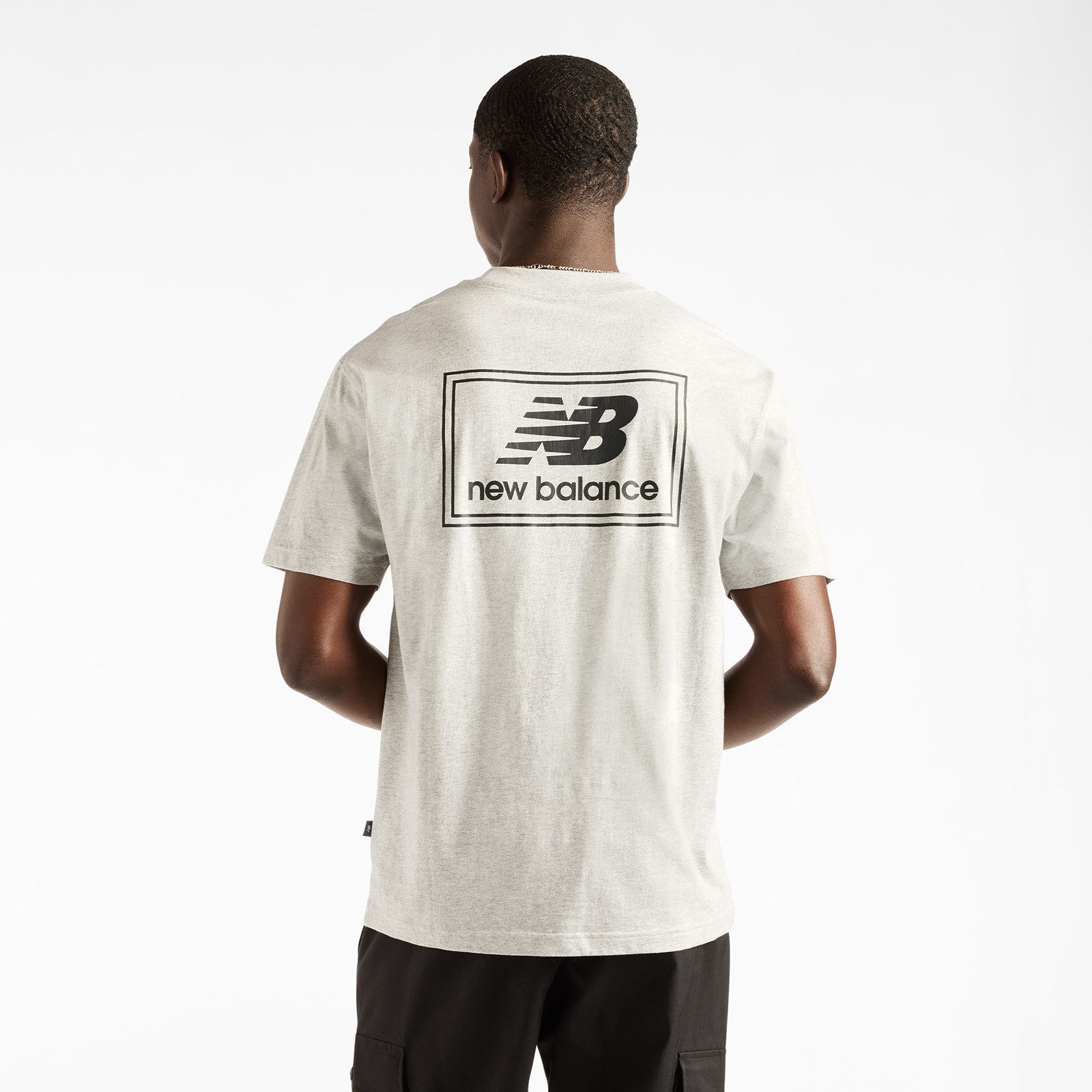 New Balance T-Shirt WOVEN LABEL T-SHIRT aus Baumwolle, auch in großen Größen