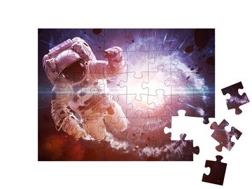 puzzleYOU Puzzle Astronaut im Weltraum beim Weltraumspaziergang, 48 Puzzleteile, puzzleYOU-Kollektionen