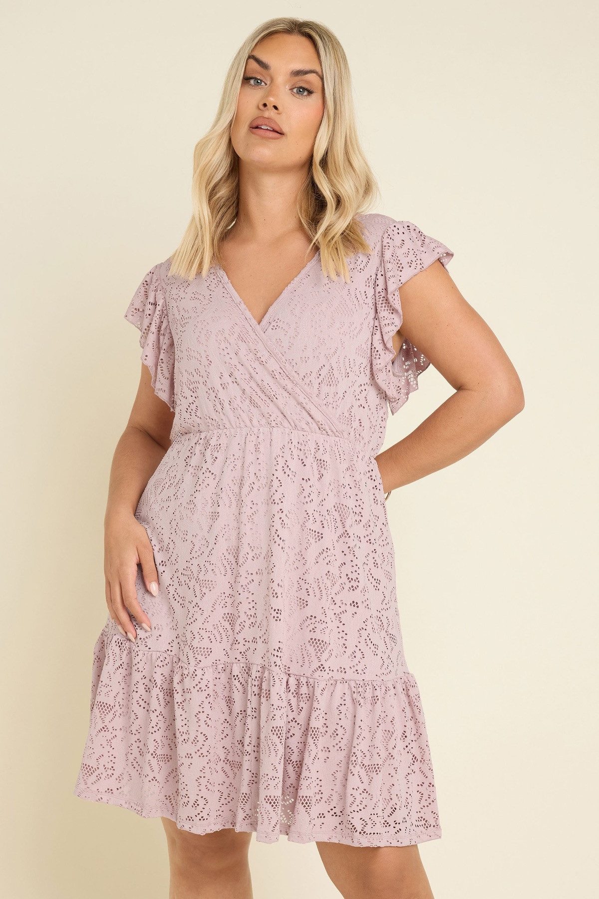 Stil Diva Minikleid Minikleid in Übergröße mit V-Ausschnitt, kurzen Ärmeln, Spitzendetails