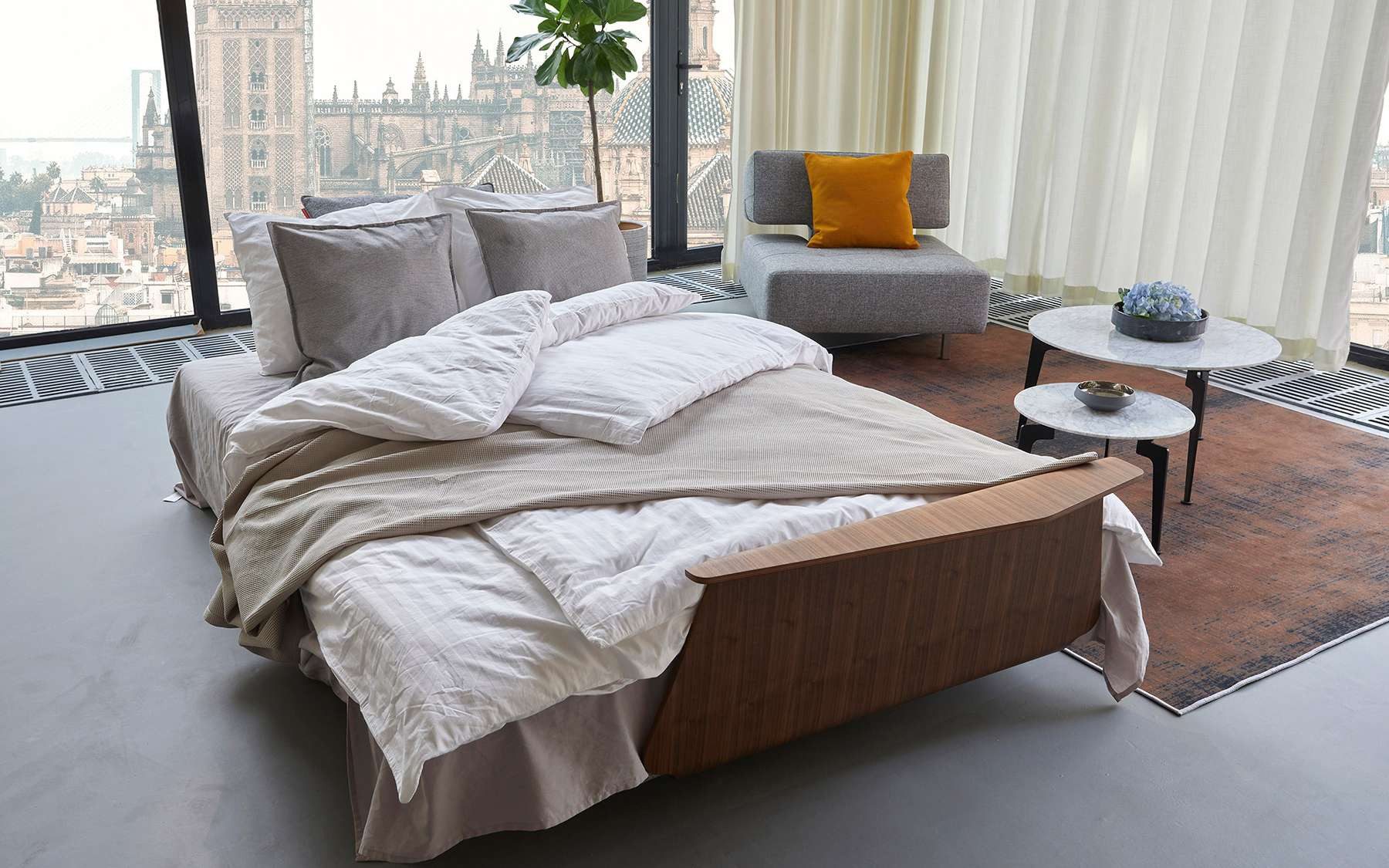 INNOVATION LIVING ™ Schlafsofa Longhorn, Gästebett, Couch, Tagesliege, Bettsofa, Schlaf-, Relax-, oder Sitzposition, Armlehnen, Liegefläche 140x200 cm