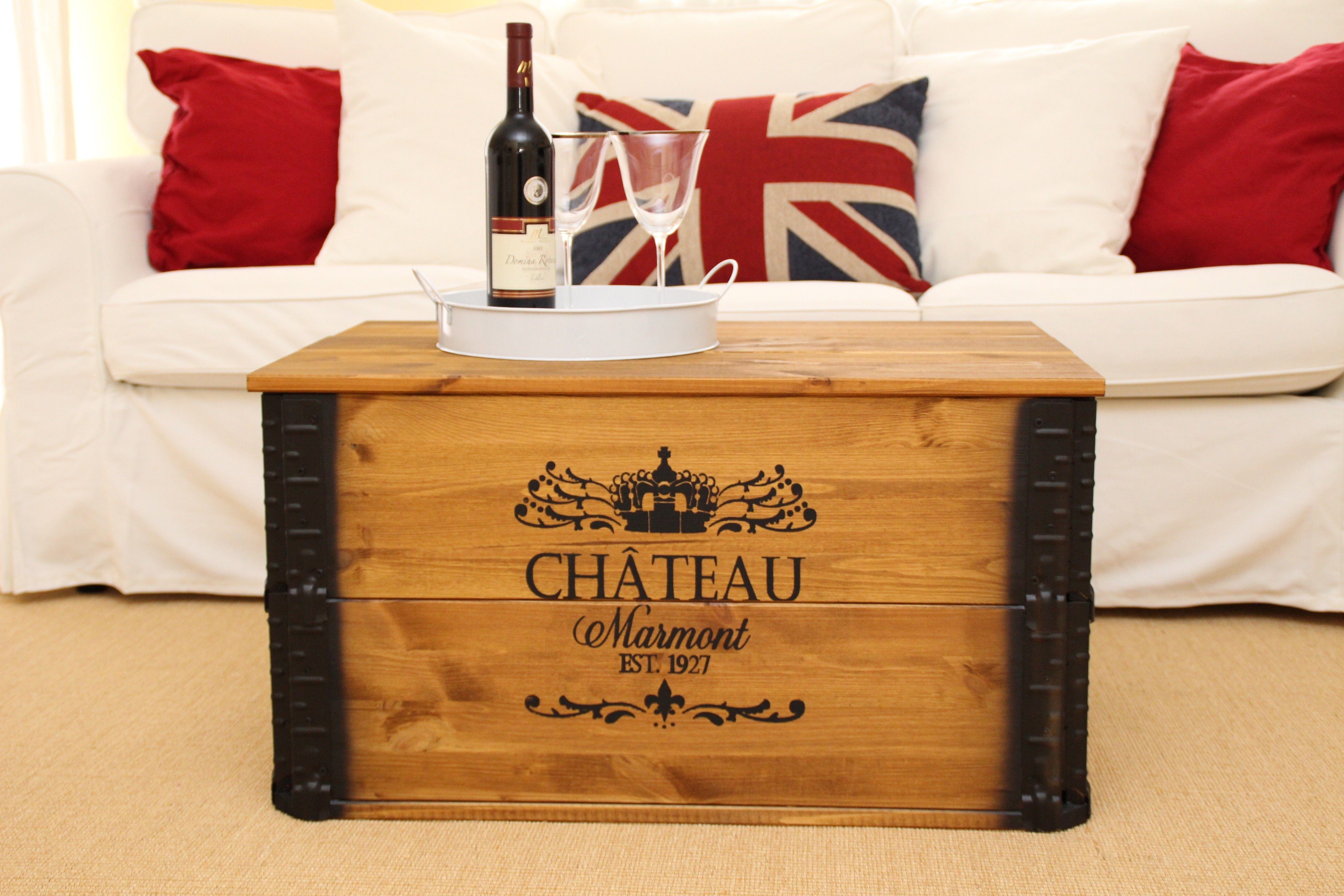 Uncle Joe´s Truhentisch „Chateau“, im Vintage-Design