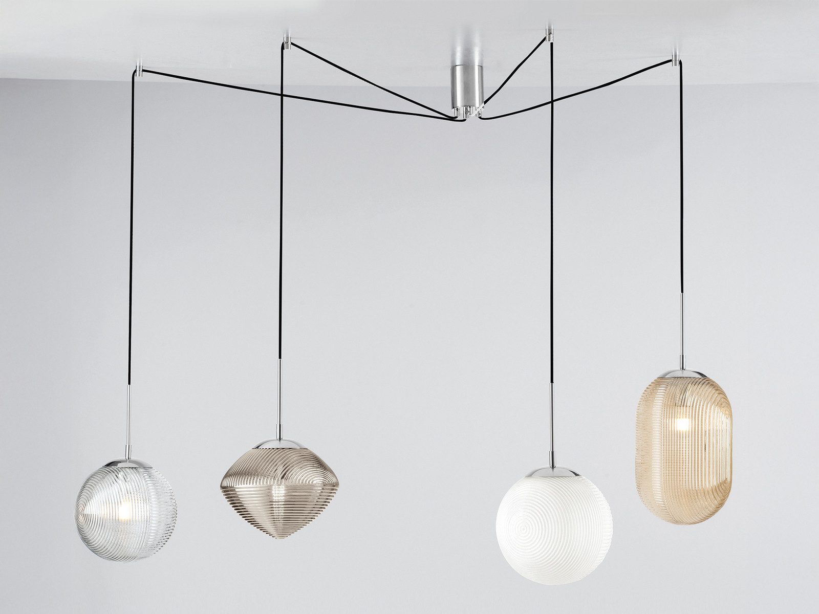 Luce Ambiente Design LED Pendelleuchte, Dimmfunktion, LED wechselbar, Warmweiß, Affenschaukel 4x Glas Lampen-schirm für über-n Esstisch & Treppenhaus