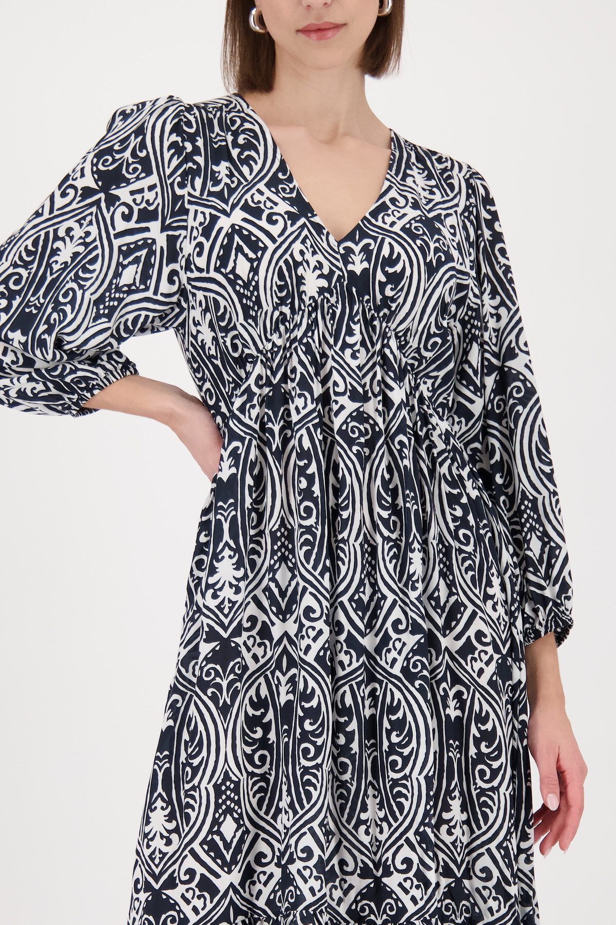 Monari Maxikleid Regular fit mit V-Ausschnitt