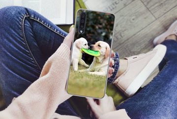 MuchoWow Handyhülle Hund mit seinem Welpen und einem Frisbee, Handyhülle Samsung Galaxy A30s, Smartphone-Bumper, Print, Handy