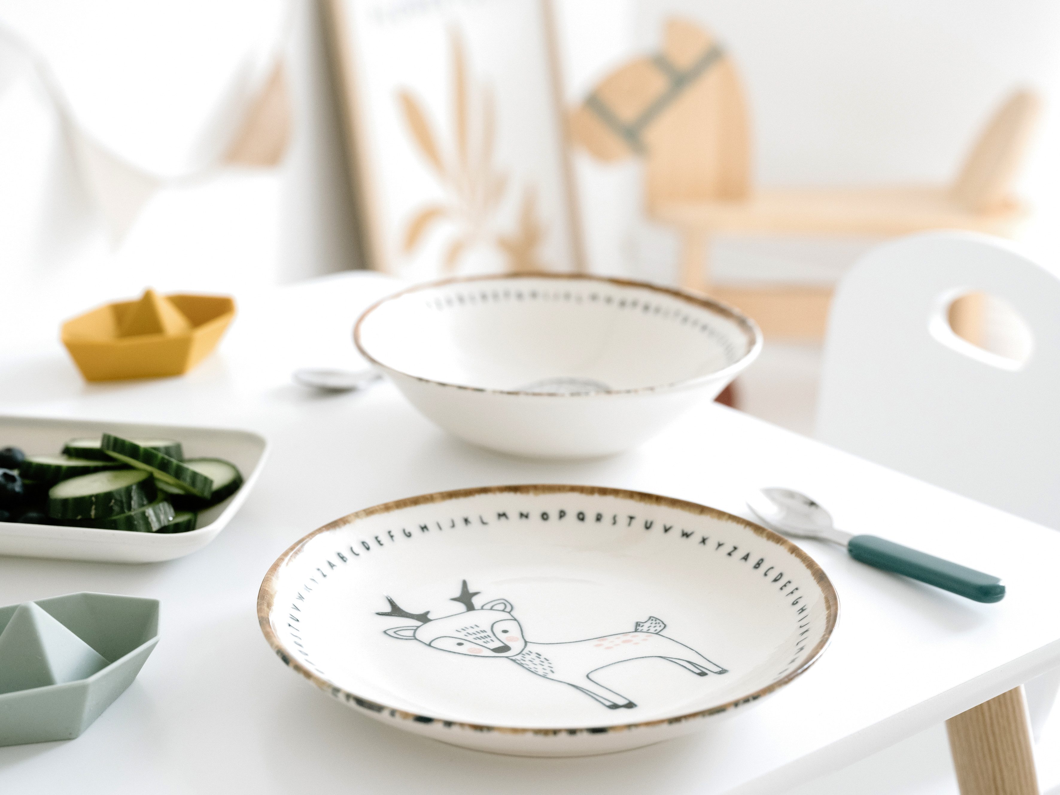 CreaTable Teller-Set Freunde des Waldes Bunt, Teller Set 8-tlg. (8-tlg), 4 Personen, Steinzeug, Tiermotive, skandinavischer Stil, unregelmäßiger brauner Rand