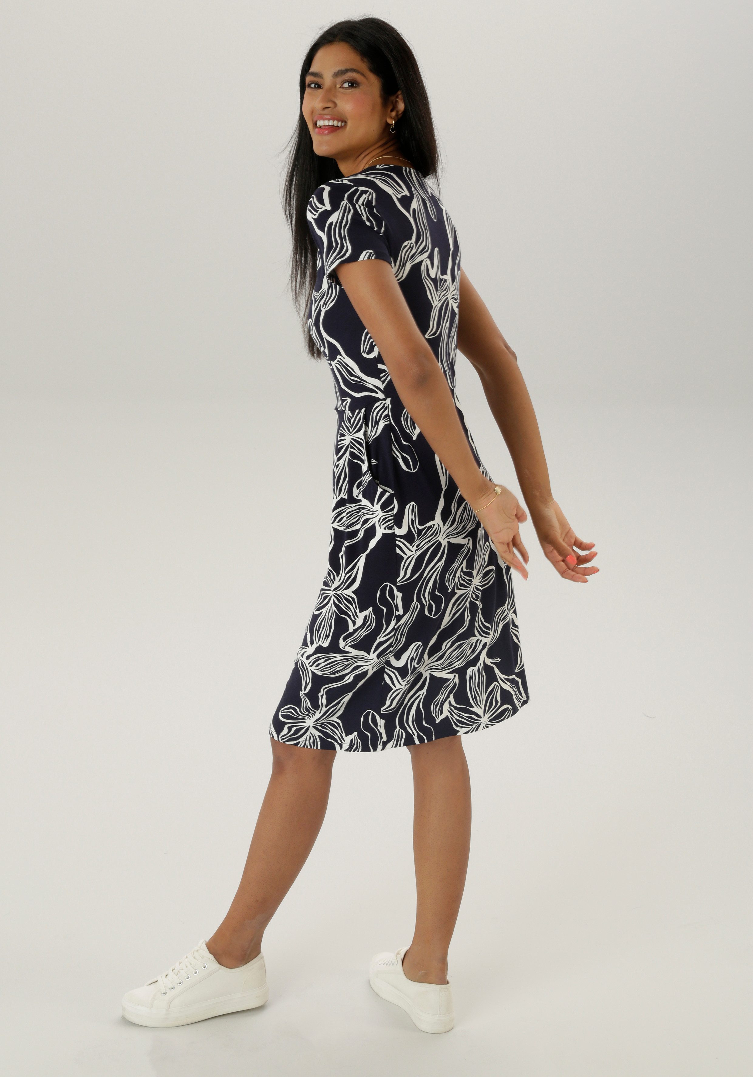 Aniston SELECTED Sommerkleid mit zwei Eingriffstaschen günstig online kaufen