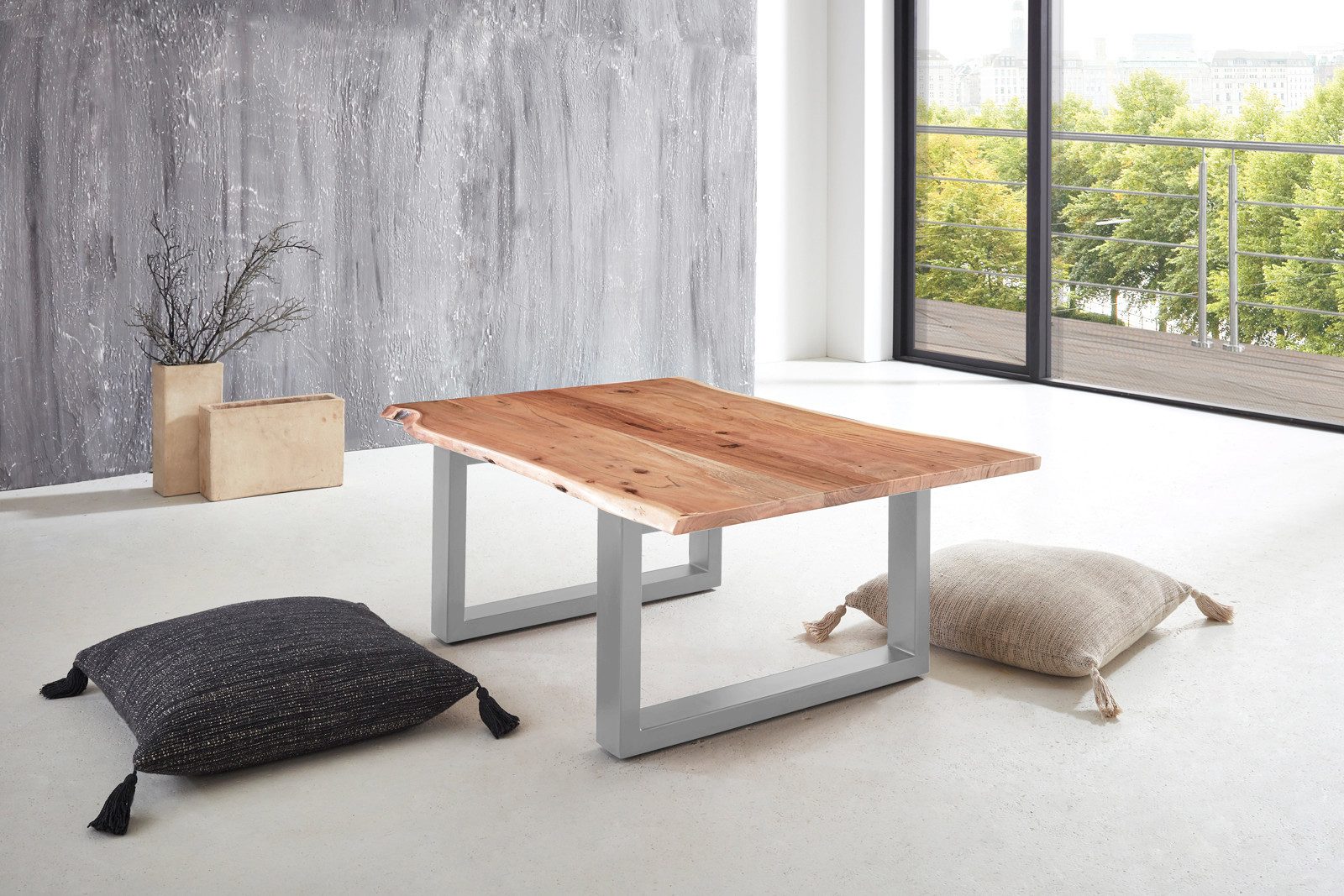 SAM® Couchtisch Turna, massives Akazienholz, natürliche Baumkante, Metallgestell U-Form