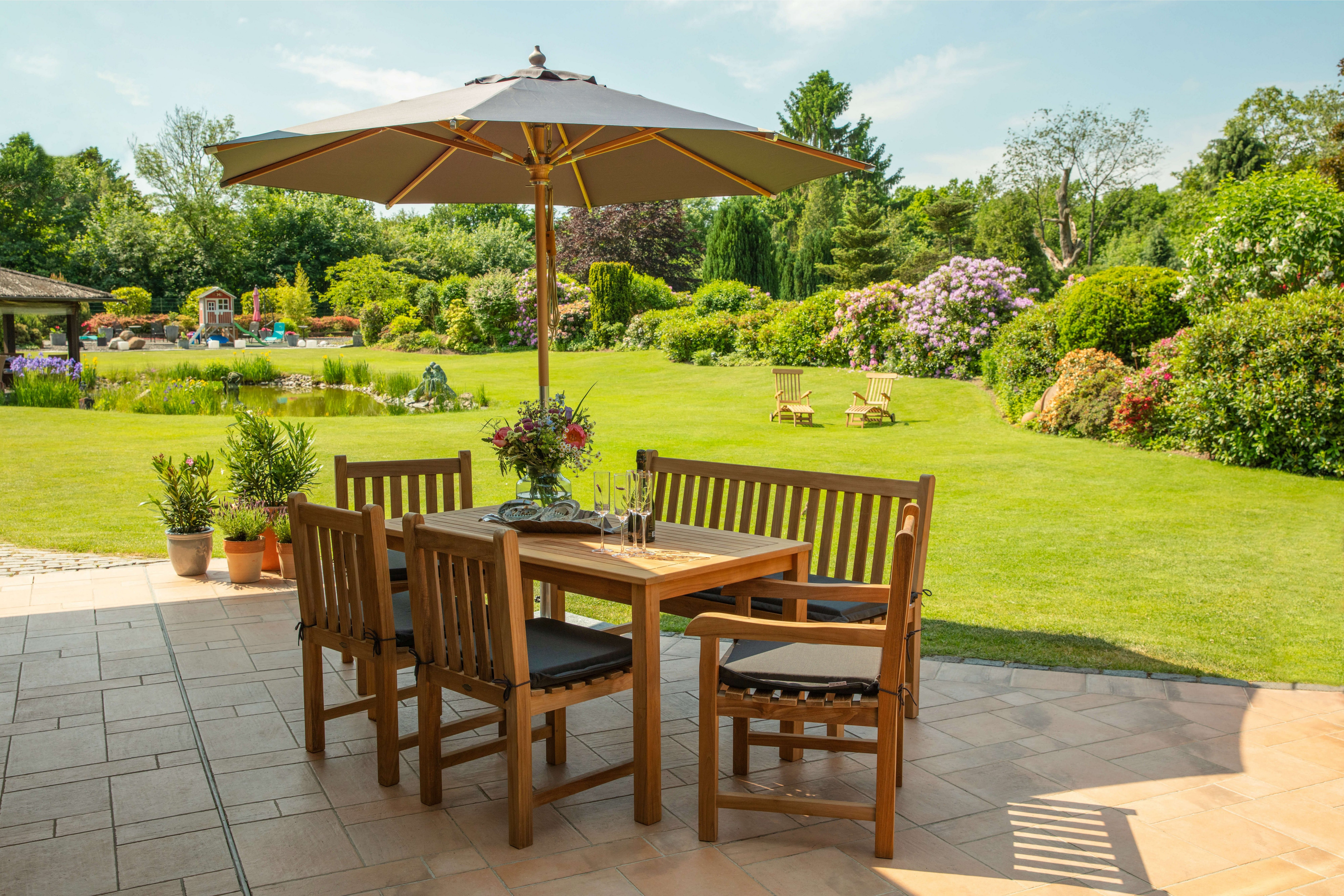 Kai Wiechmann Sonnenschirm Stylischer Balkonschirm 350 cm als hochwertiger Schattenspender, Gartenschirm aus Holz mit Windauslass & UPF 50+