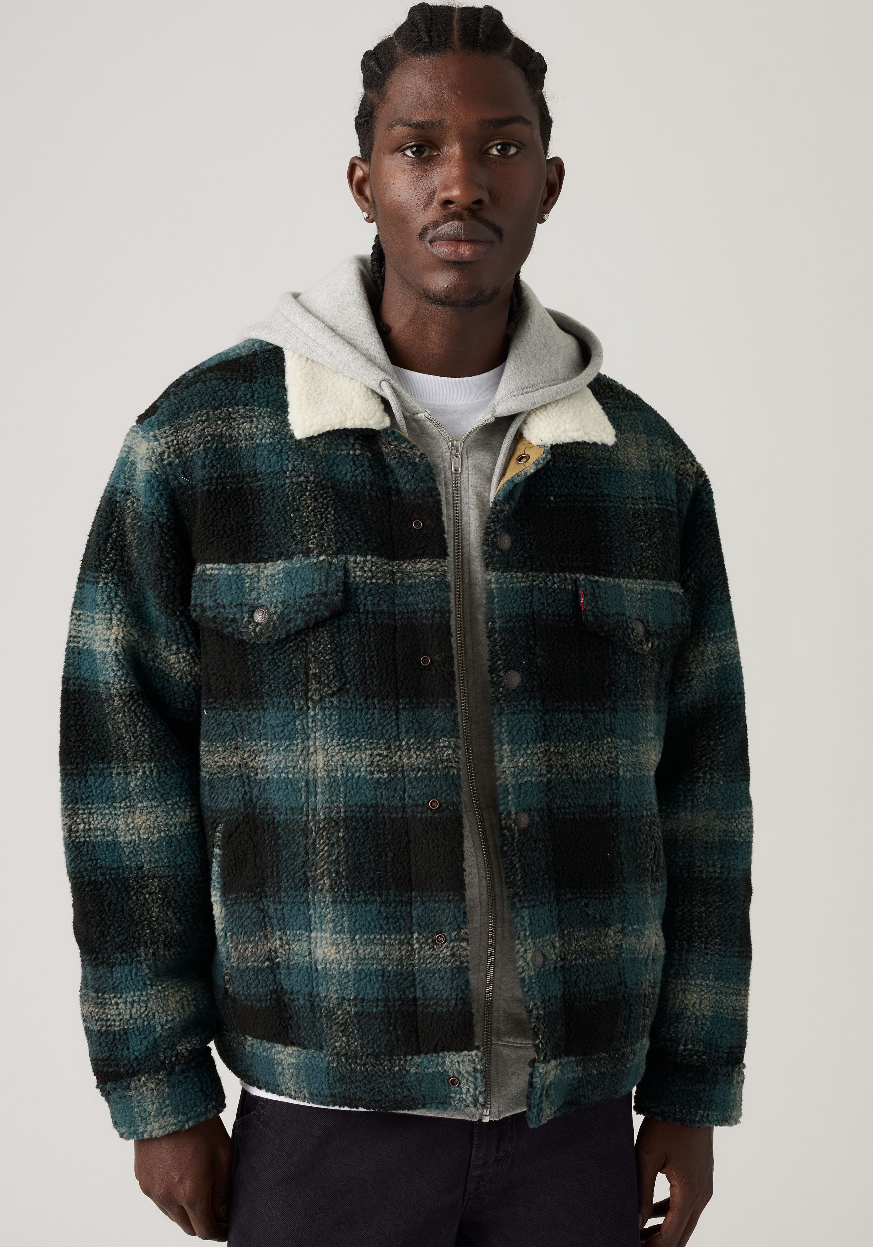 Levi's® Fleecejacke TYPE 3 EXT SHERPA TRUCKER Druckknopfverschluss, seitliche Eingrifftaschen