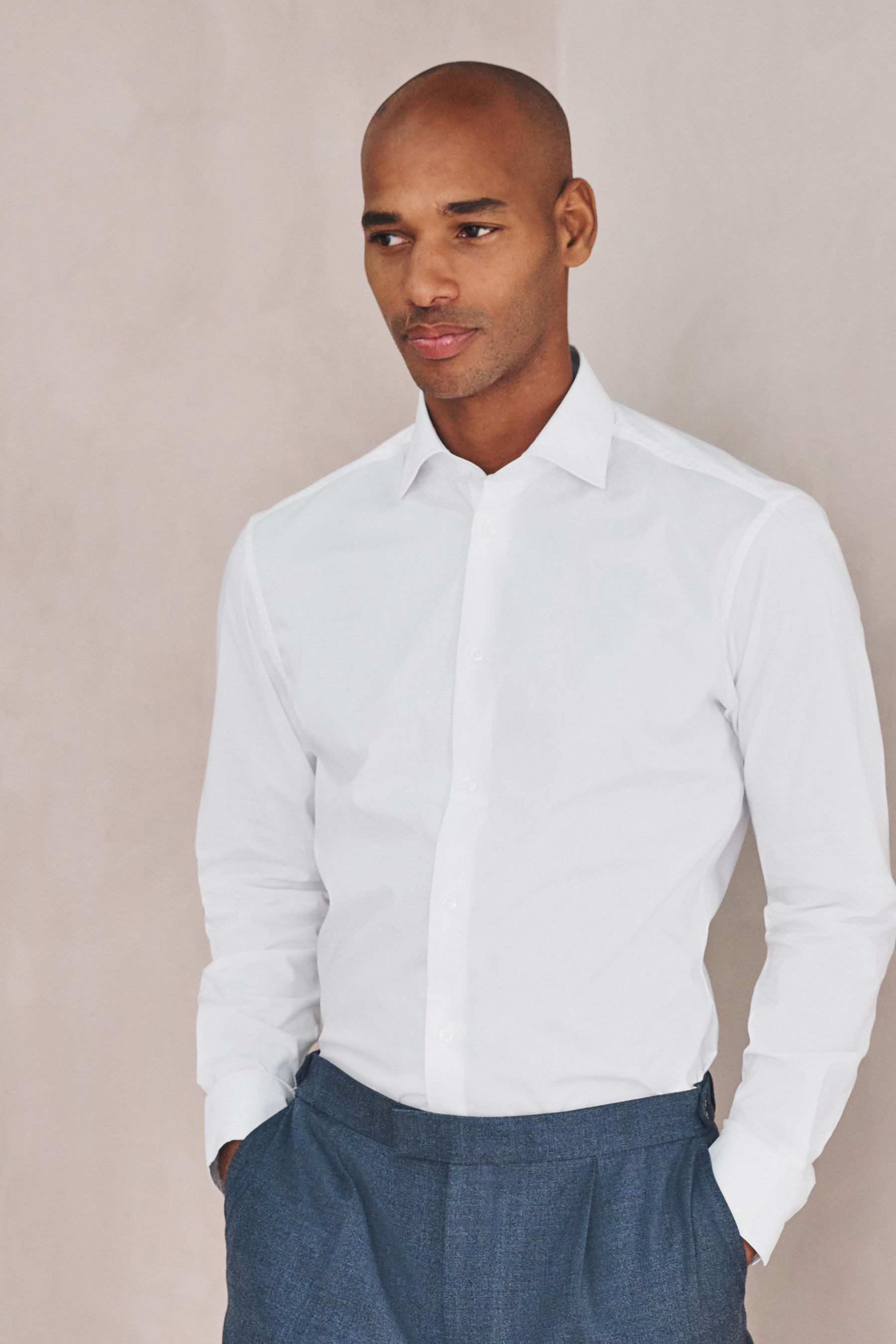 Next Langarmhemd Langärmeliges Slim Fit Hemd aus Baumwollstretch (1-tlg)