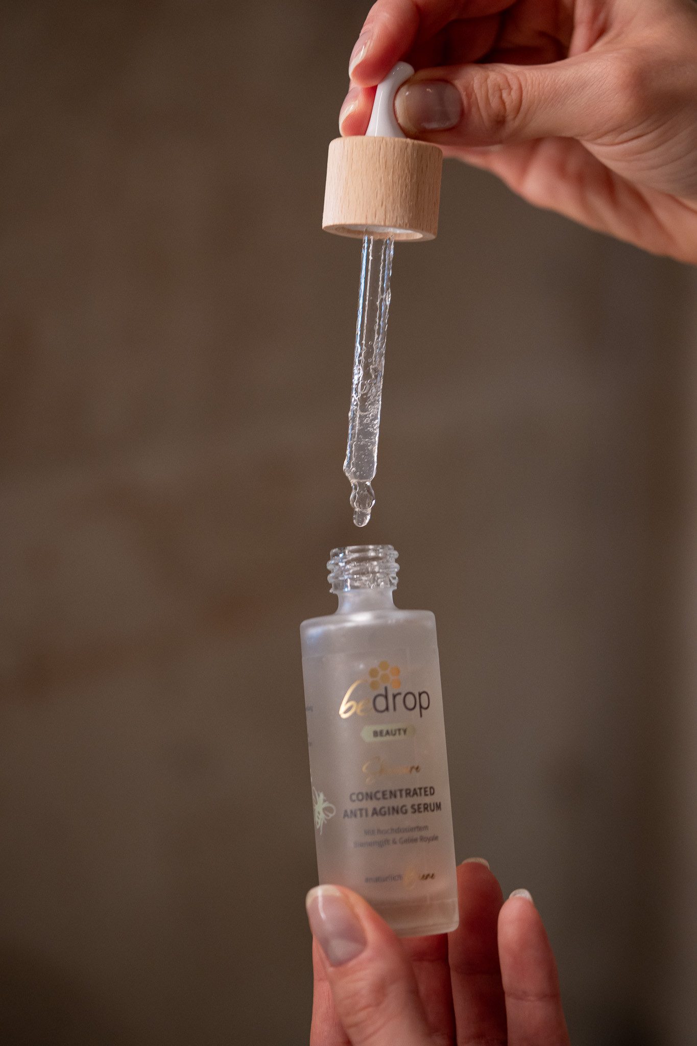 bedrop Anti-Falten-Serum CONCENTRATED ANTI AGING SERUM mit hochdosiertem Bienengift - 30ml Falten Creme für Gesicht I Straffende Creme mit Anti-Aging Effekt, Reichhaltiges Gesichtsserum, einzigartig mit straffendem Bienengift