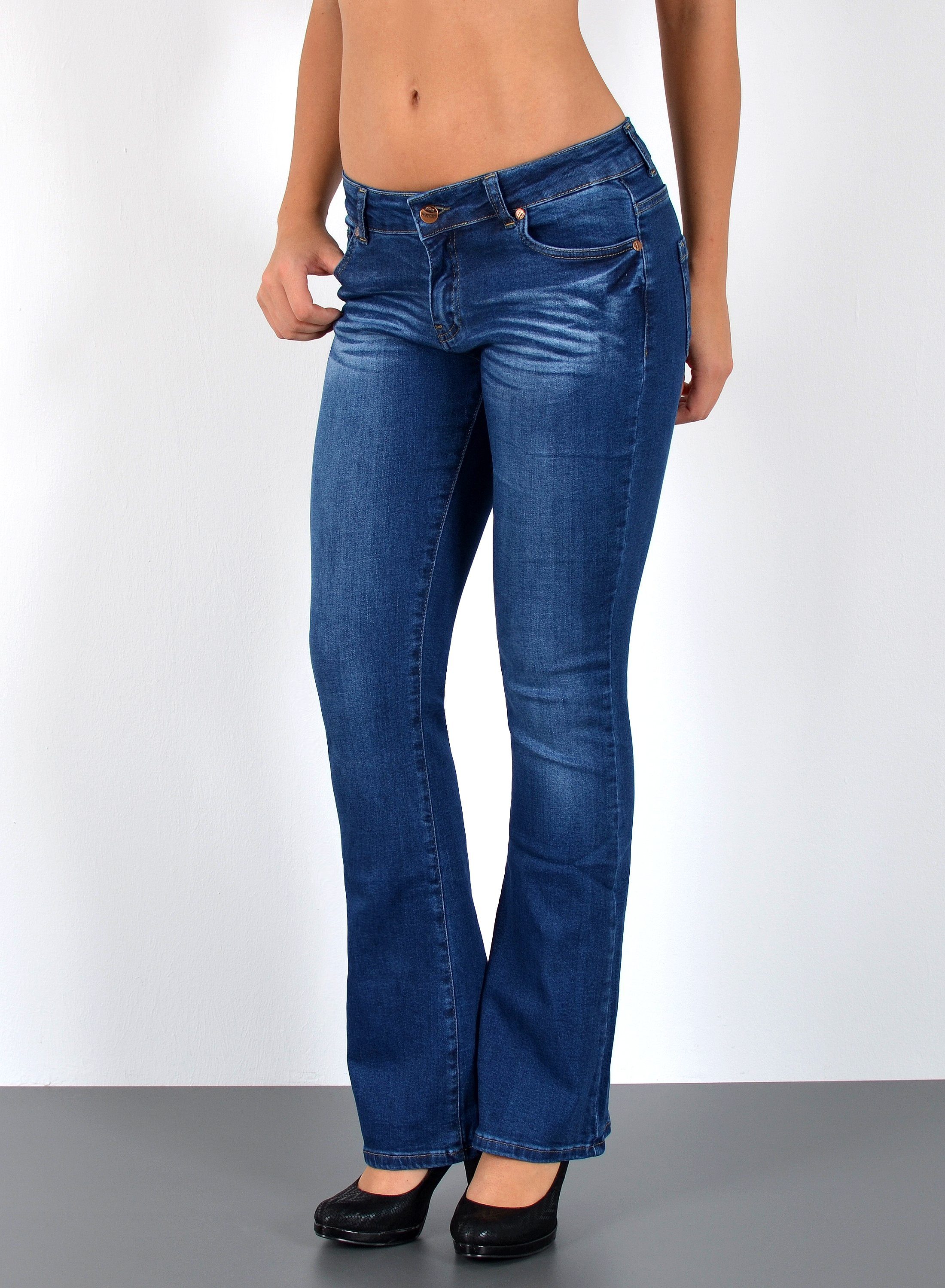 ESRA Bootcut-Jeans B400 Damen Bootcut Jeans Low Waist, bis Plussize Große Größen, Damen Bootcut Schlaghose mit Stetch bis Übergröße, Damen Flared Jeans mit weitem Bein niedrige Leibhöhe, Damen Schlagjeans bis Übergröße / Plussize Größe, Damen weite Jeans, Damen Jeans Bootcut Hose Übergröße, Damen Flared Jeans Bootcut Jeanshose Schlaghose Schlagjeans, Damen Stretchjeans Damen Low Waist Damen Jeanshose Damen Bootcut Hose, Damen Jeans Damen Hose Damen Jeanshose Bootcut, Jeans Damen Hose