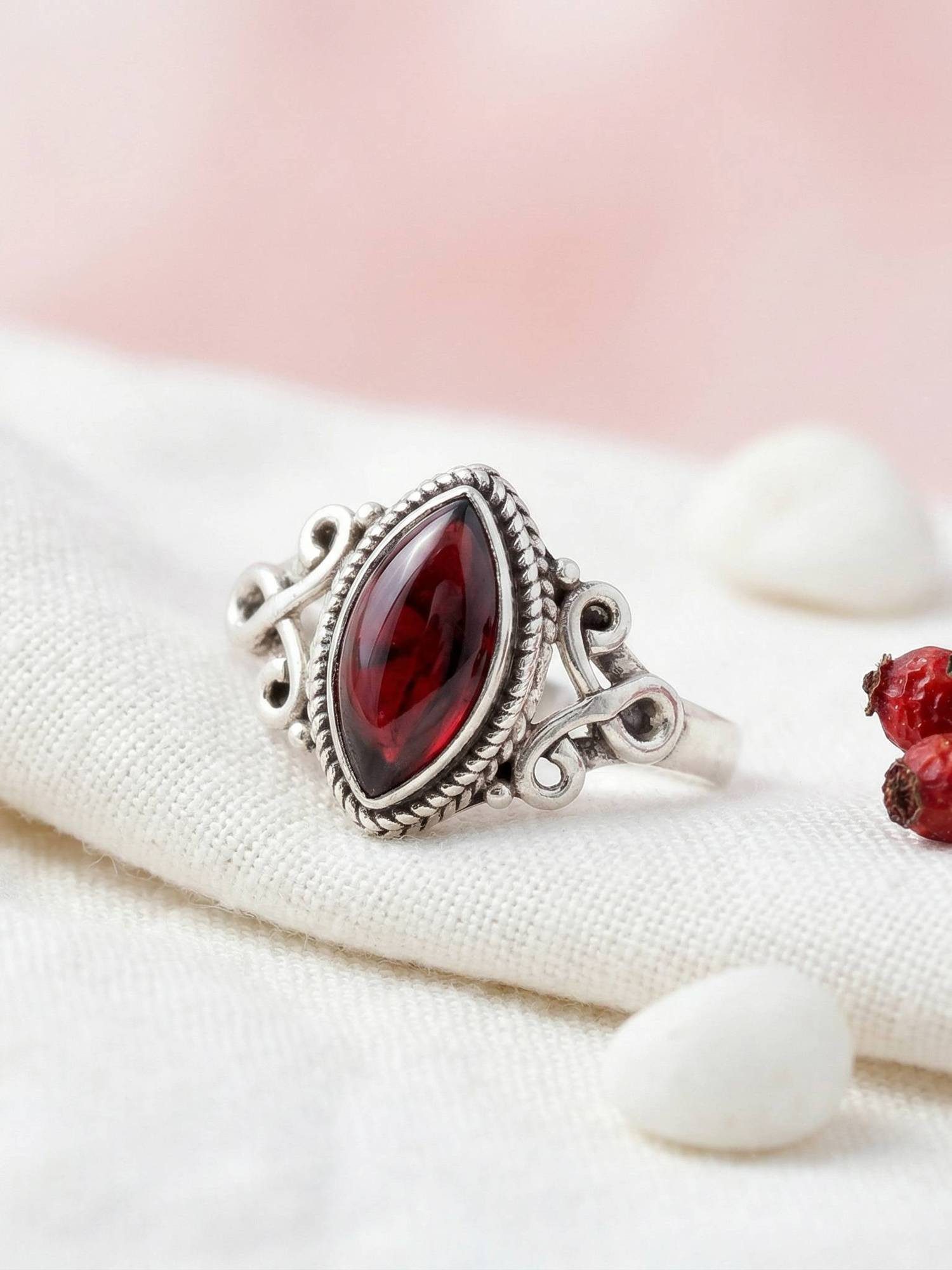 mantraroma Silberring BAGHIMI Ellipse aus 925 Silber mit Granat (Ring mit S günstig online kaufen