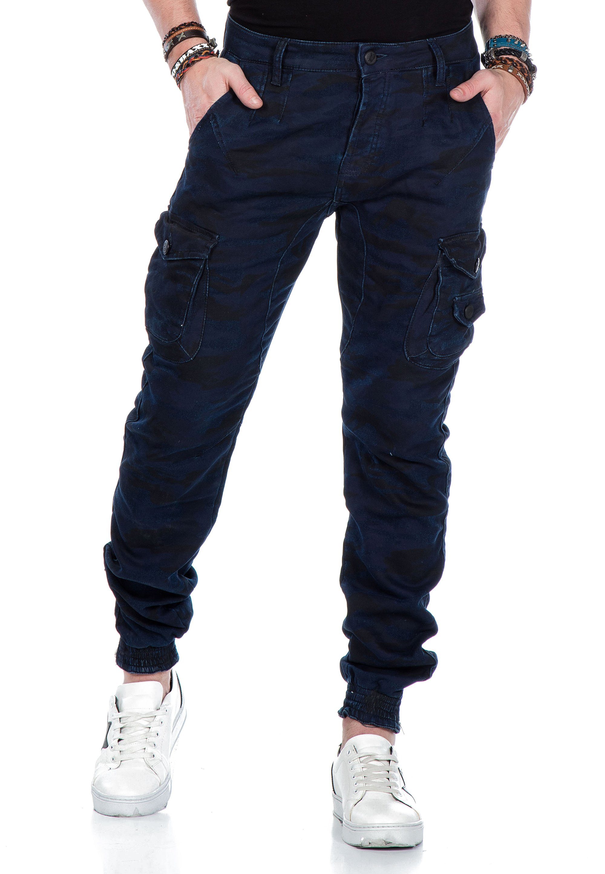 mit Cipo & Baxx elastischem Bequeme blau-mehrfarbig Jeans Saum