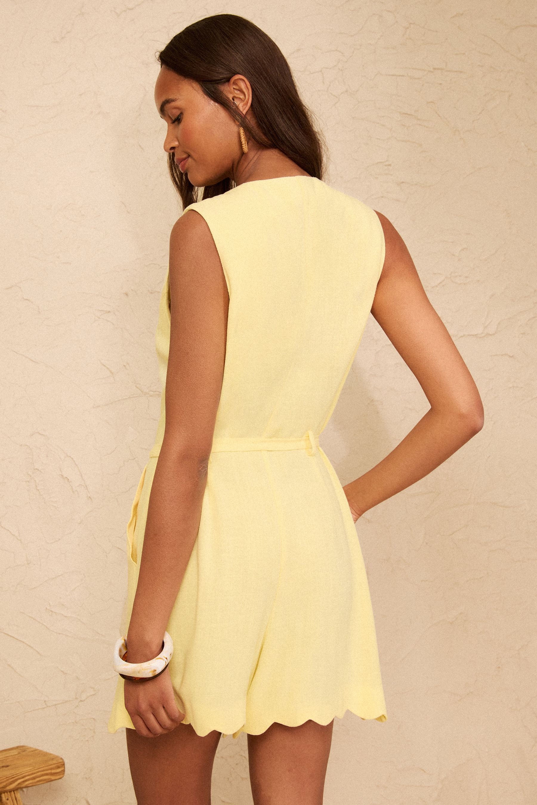Love & Roses Playsuit Love & Roses Tailored Fit Playsuit + Bindegürtel (1-tlg)