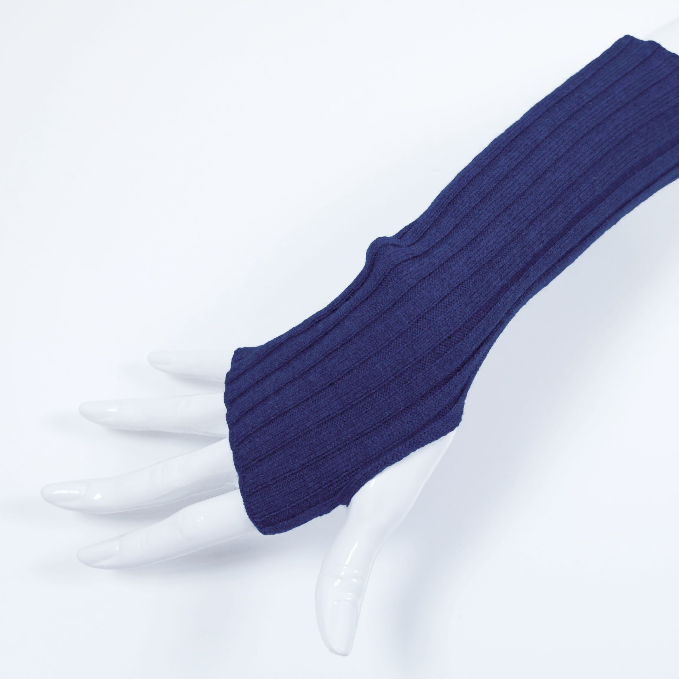 BEAZZ Armstulpen Armstulpen Damen, Pulswärmer, 100% WOLLE Merino lavendel (mit Daumenloch) Feinstrick, warm und weich