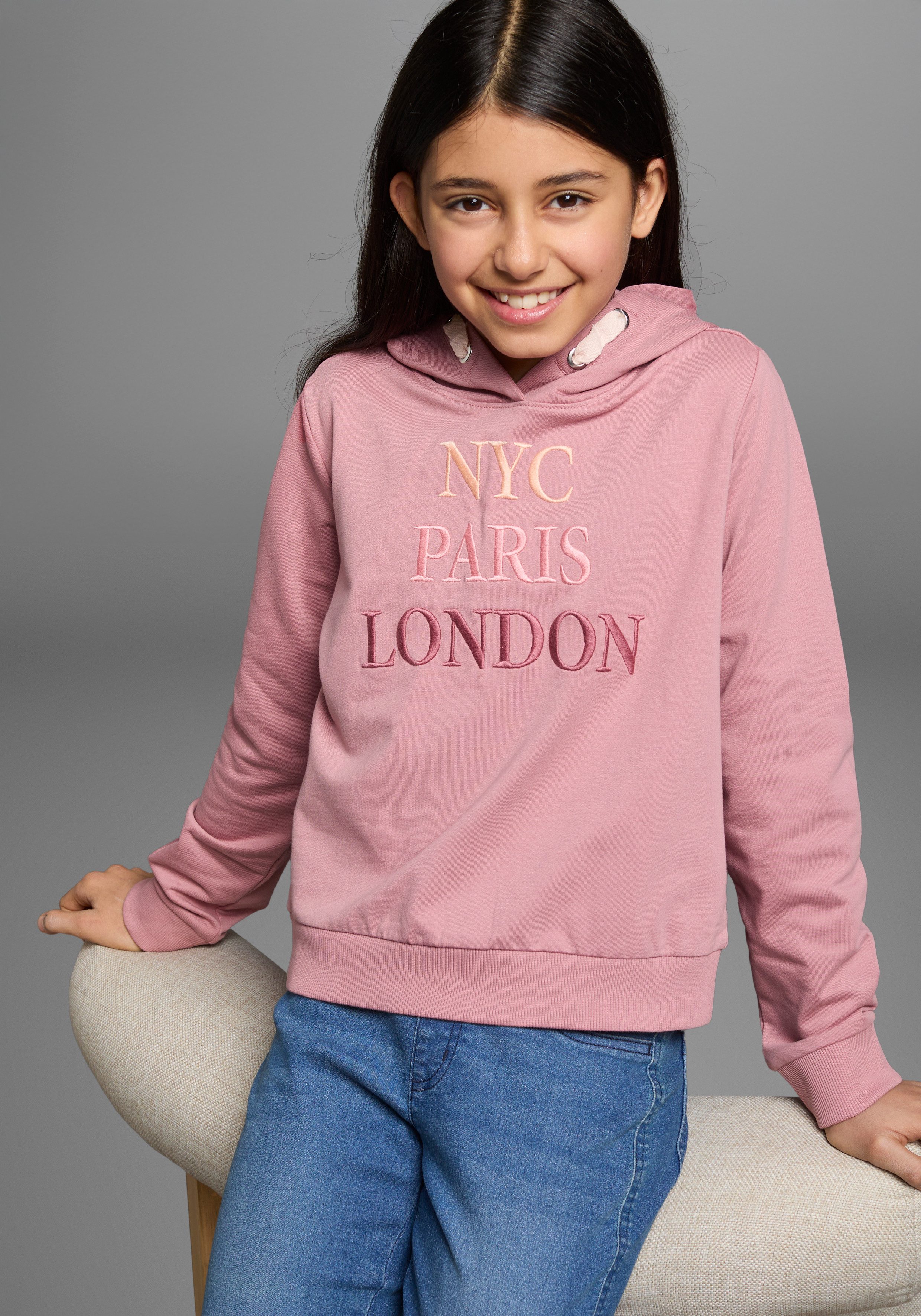KIDSWORLD Kapuzensweatshirt NYC Paris London Langarm, gerade Passform, bedruckt, Kapuze, aus Baumwolle