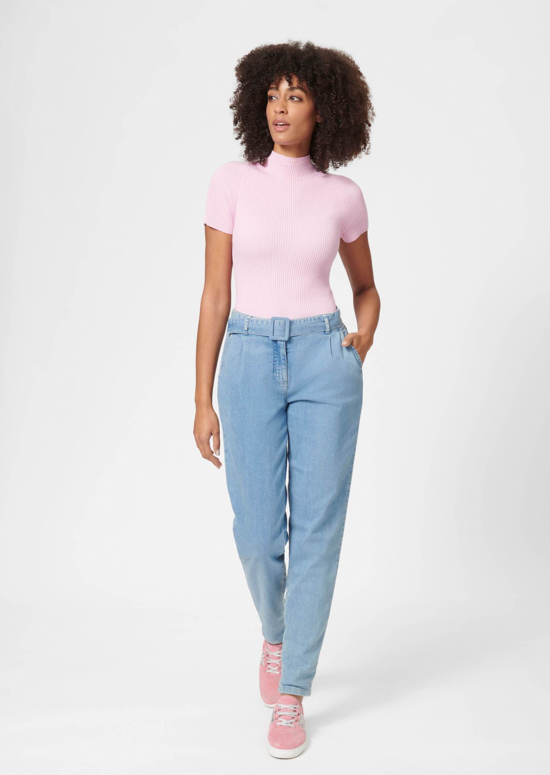 Gerade Jeans Bundfalten-Hose mit konischem Bein