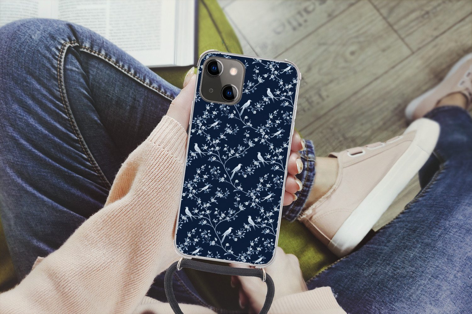 MuchoWow Handyhülle für Apple iPhone 13 Mini Grafik - Blütenzweig - Blau, Tragbare Handyhüllen mit Kette zum umhängen, Handykette Handyband