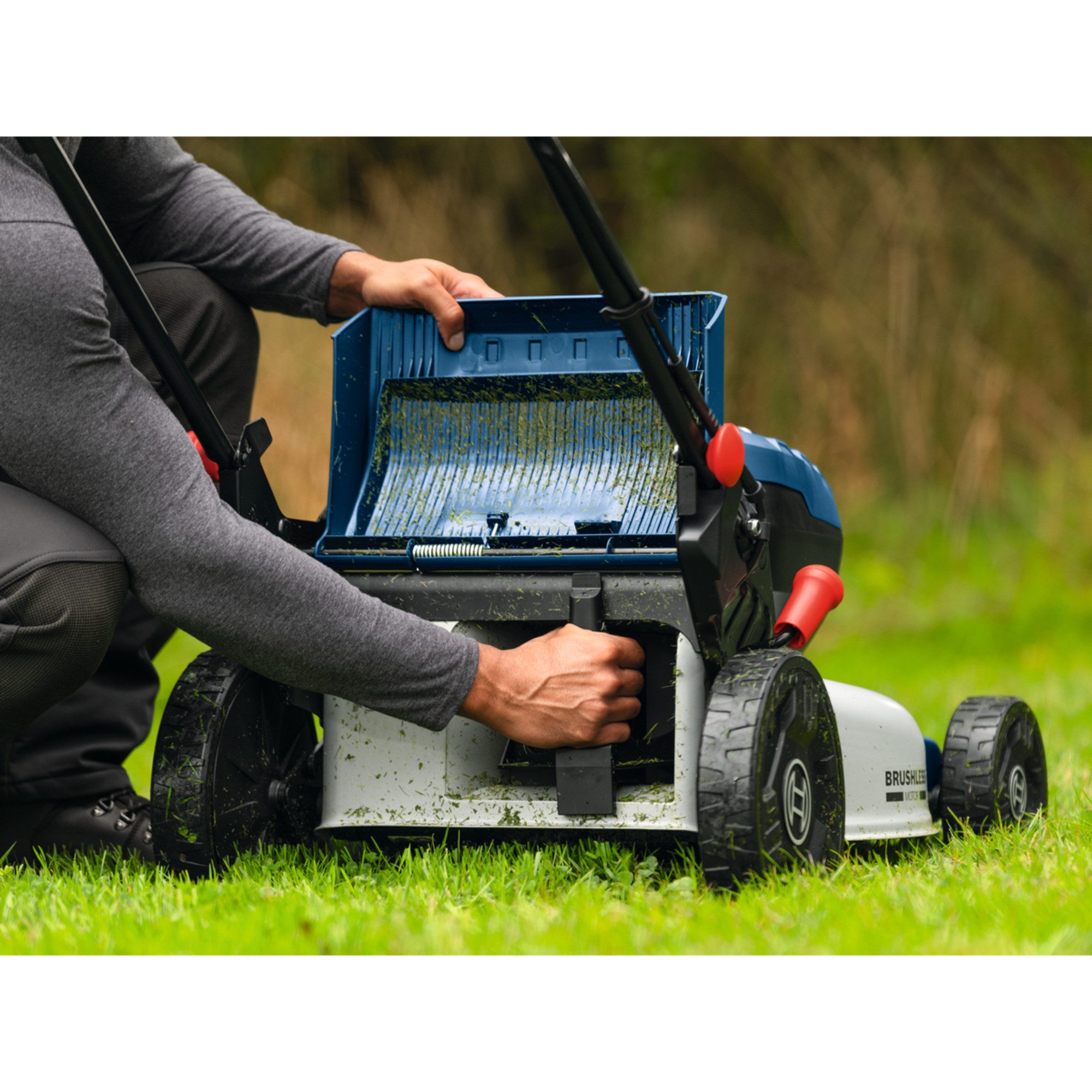 Bosch Professional Akku-Rasentrimmer Bosch Professional Akku-Rasenmäher GRA 18V2-46SP, (2x 5,5 Ah-Lithium-Ionen-Akku, Ladegerät)