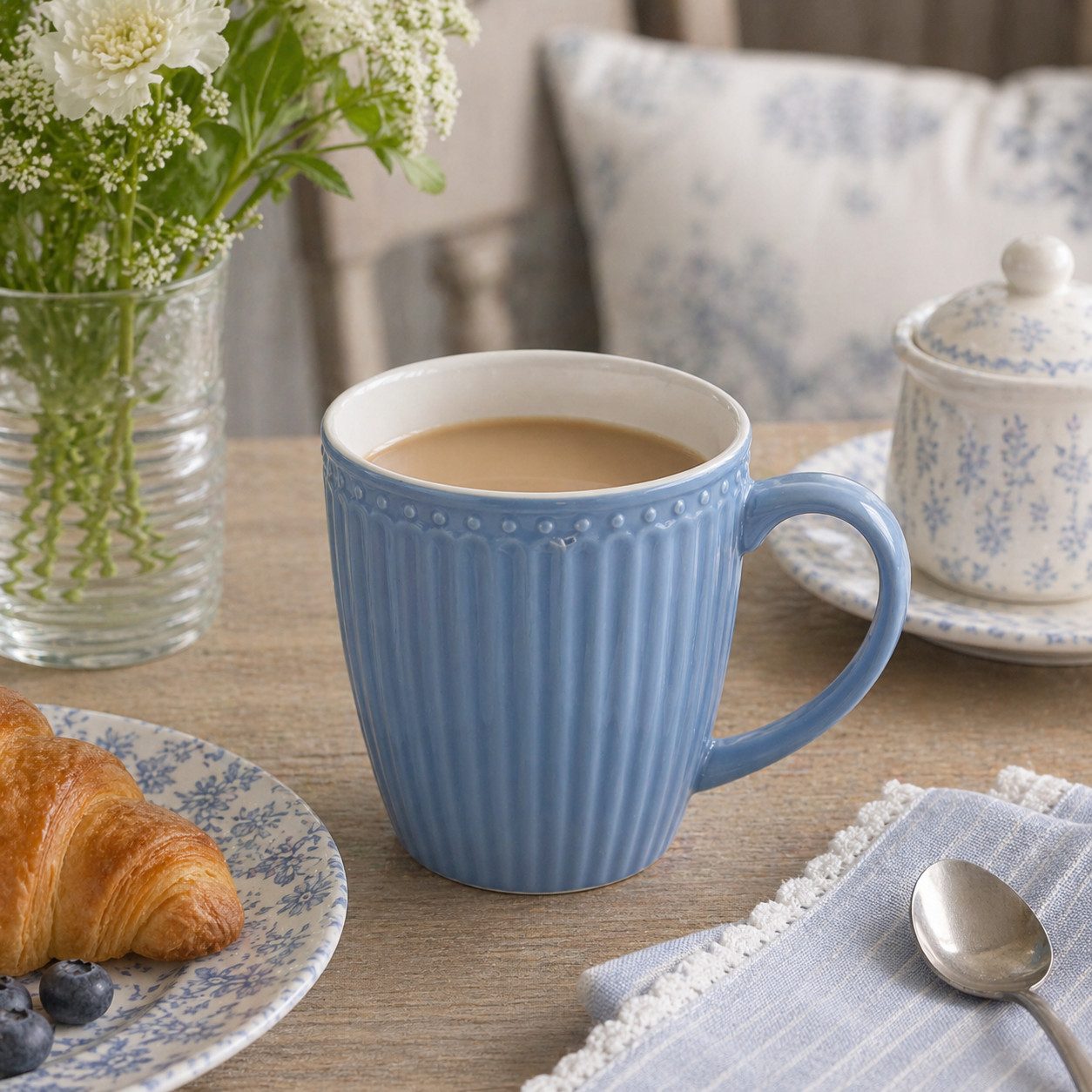 Greengate Tasse GreenGate Henkeltasse Alice Himmelblau